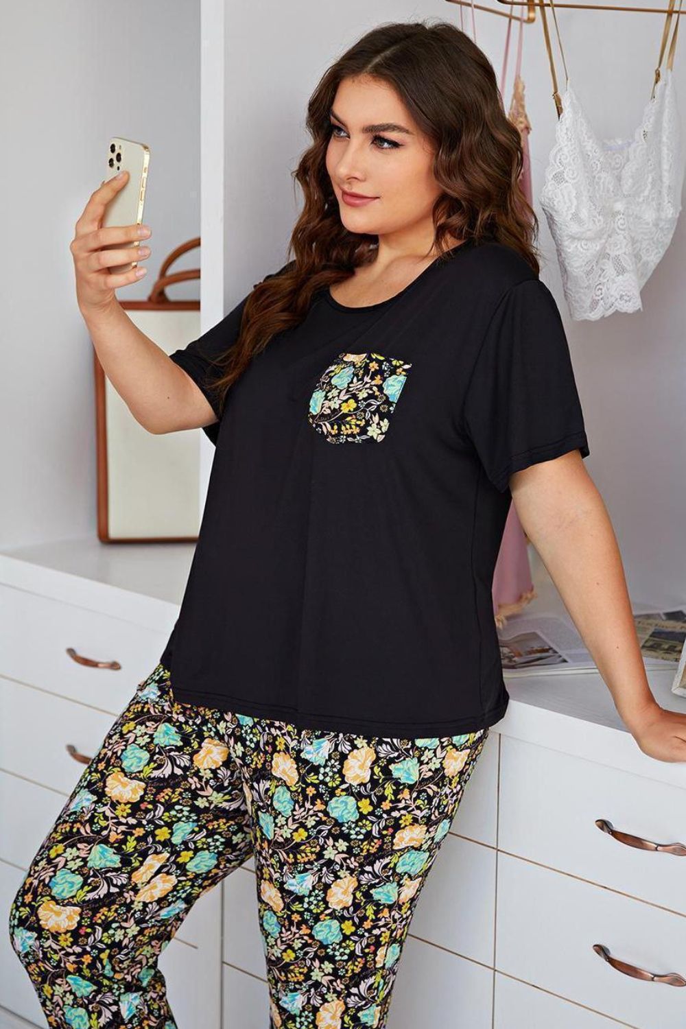 Plus Size Contrast Round Neck Tee and Floral Pants Lounge Set - Black - View 7