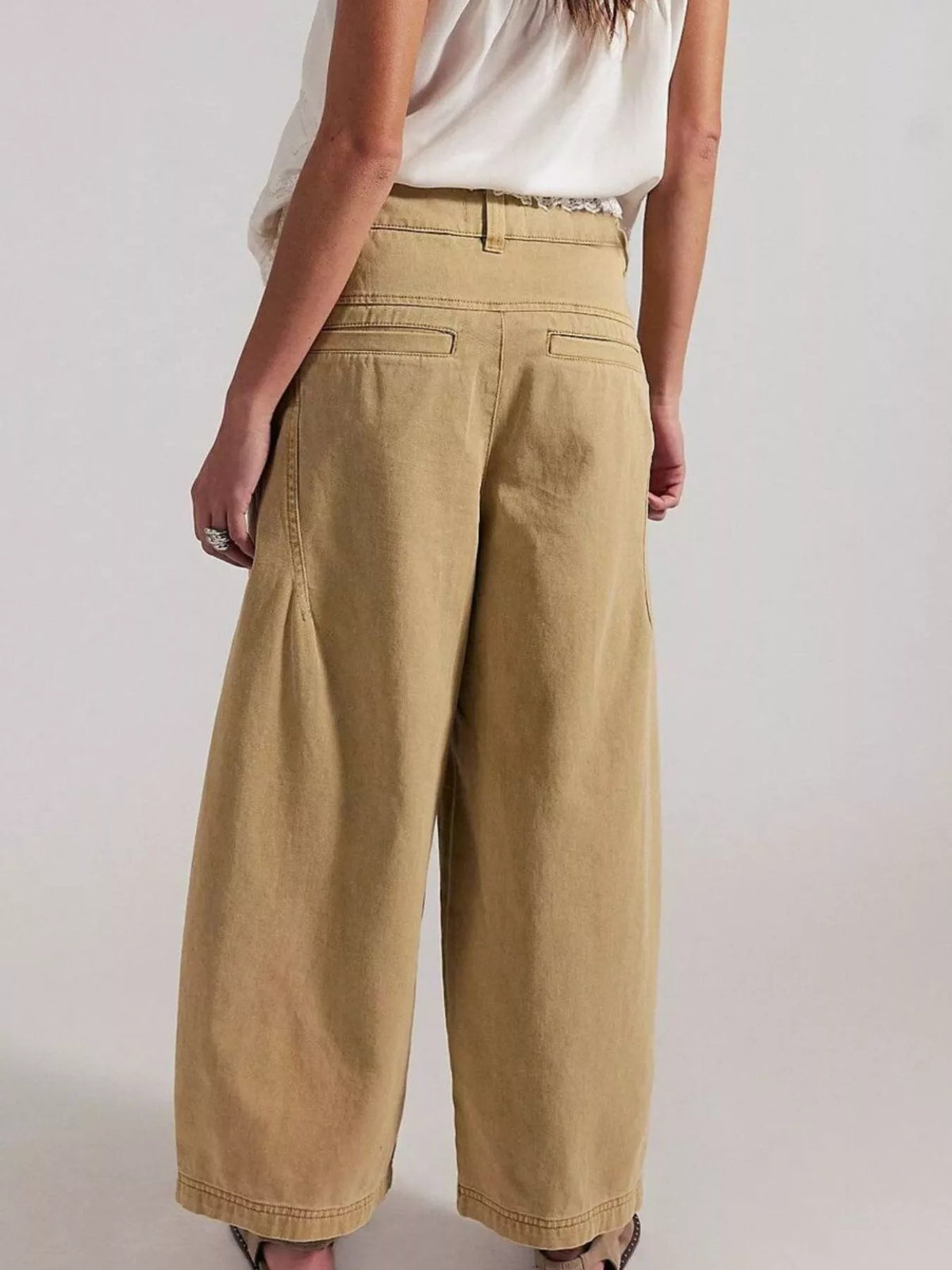 Wide-Leg Cropped Jeans - Khaki Color - View 3