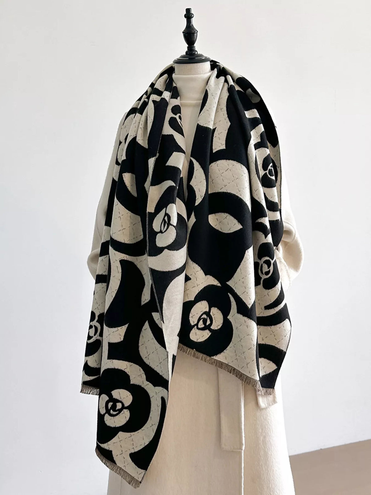 Floral Patterned Warm Scarf - Black - View 9