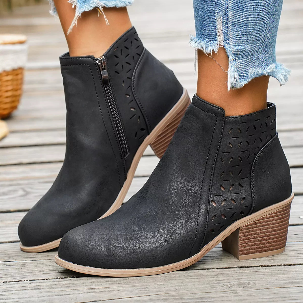 Round Toe Block Heels Boots - Black - View 3