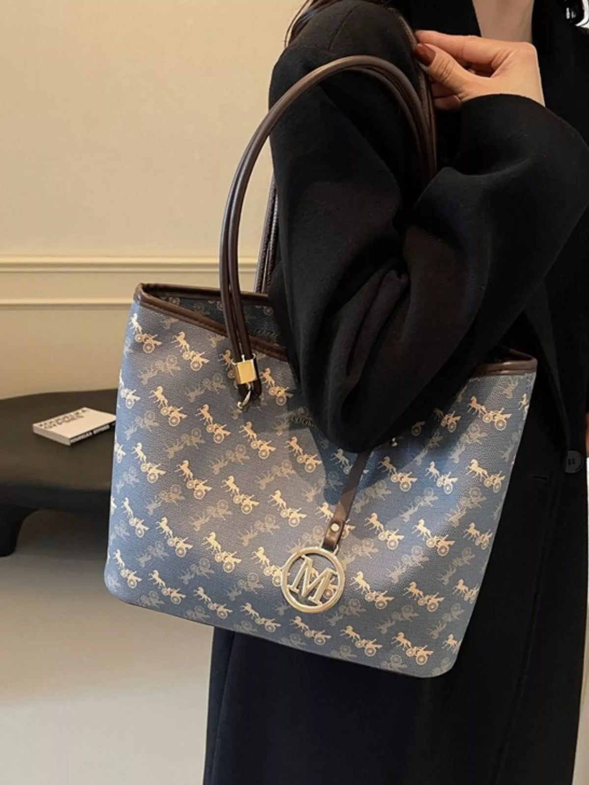 Printed Tote Shoulder Bag - Dark Blue - View 4