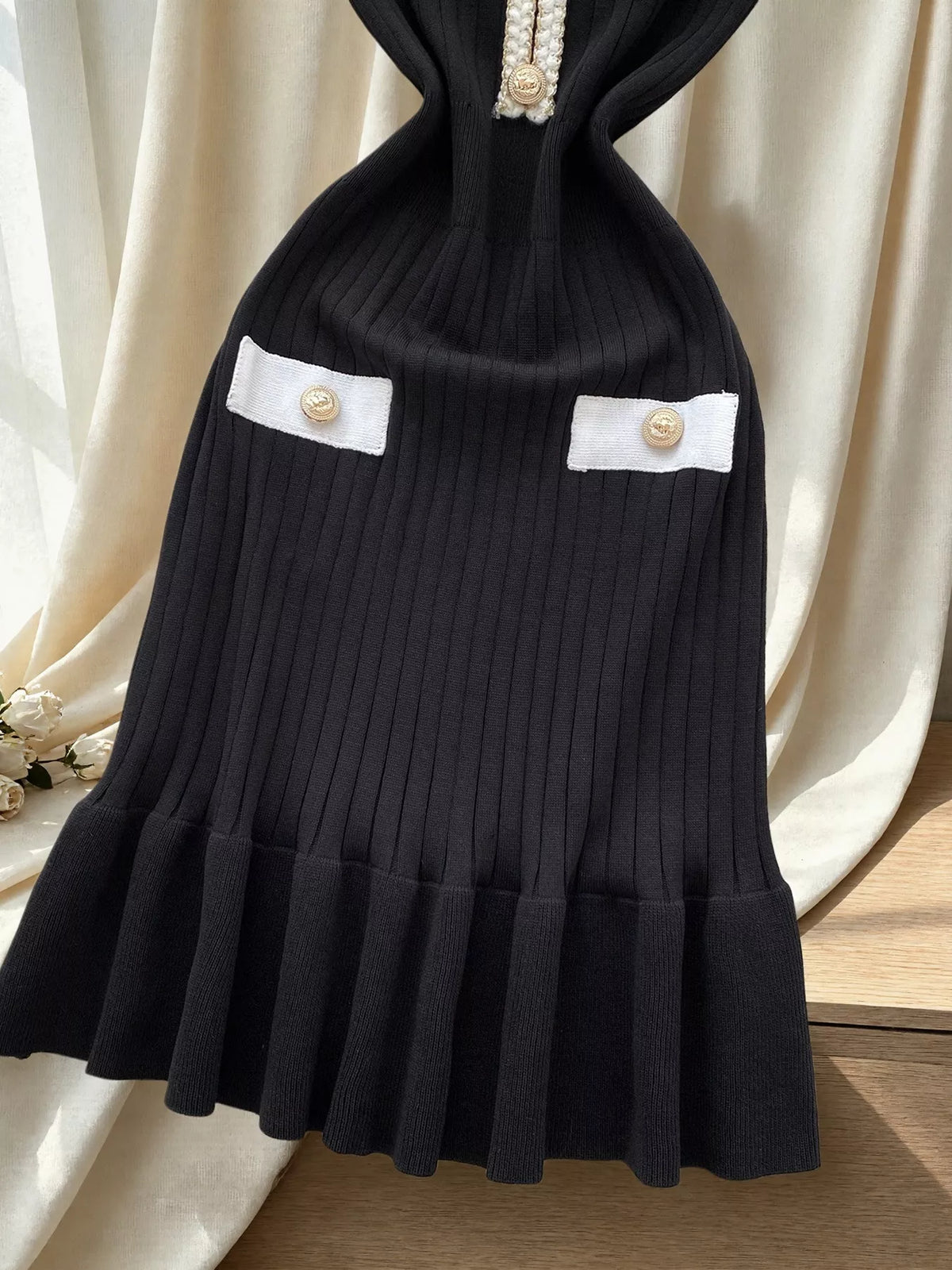 Ruffled Hem V-Neck Ribbed Knit Dress - Black - View 4