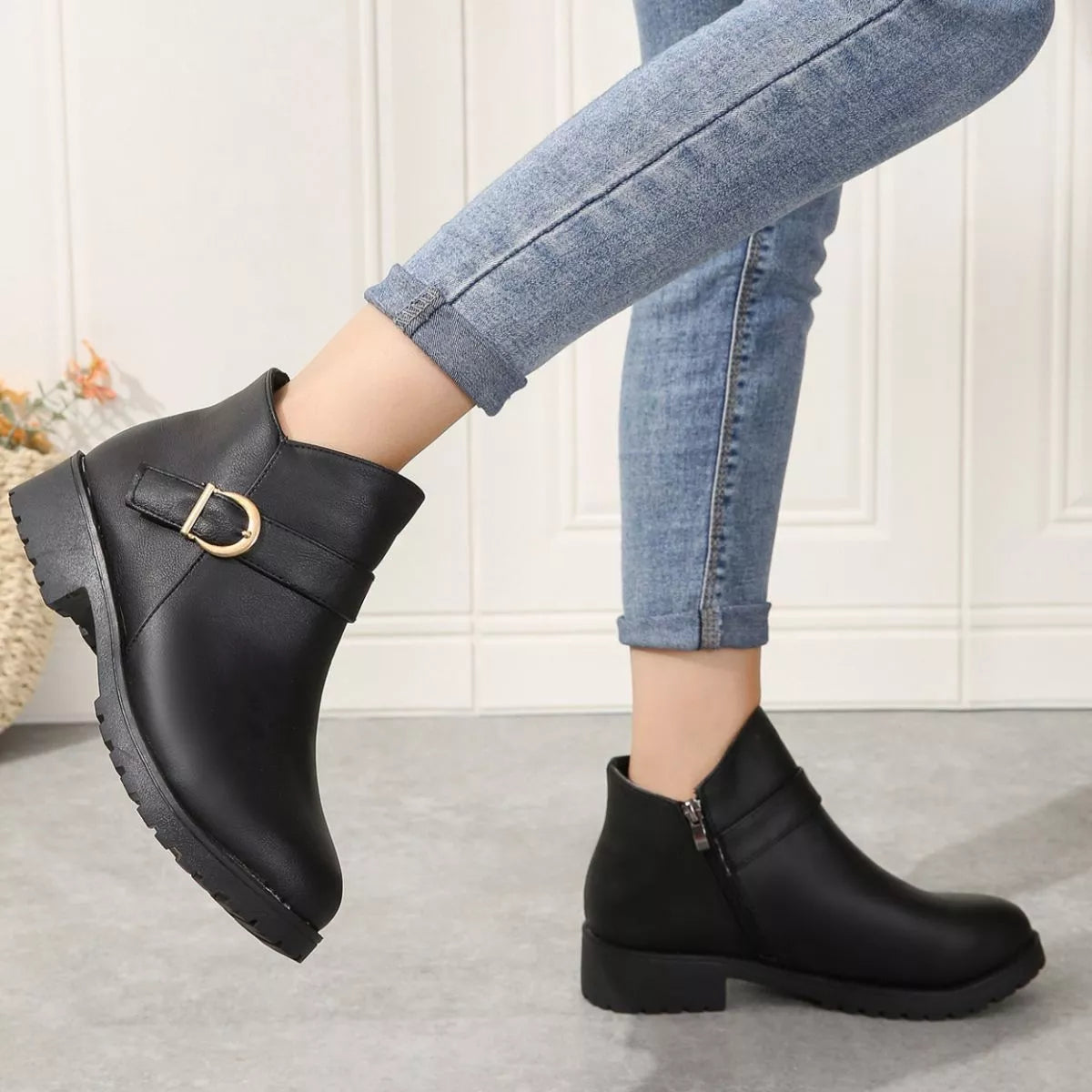 Round Toe Block Heels Boots - Black - View 4