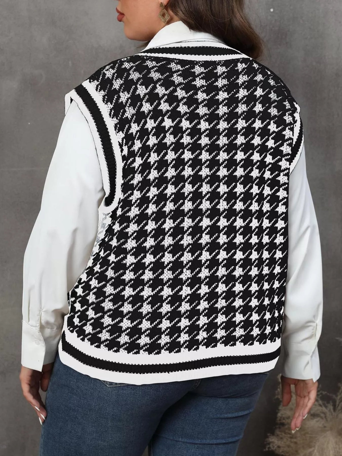 Plus Size Houndstooth V-Neck Knit Sweater Vest - Black - View 4