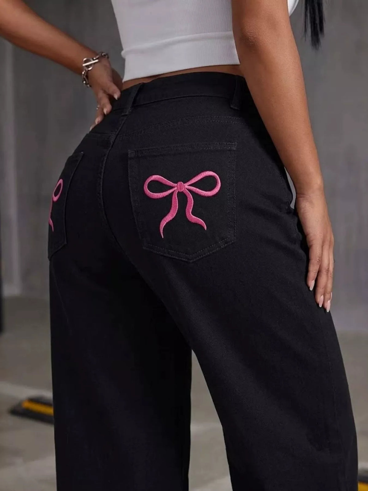 High-Waisted Wide-Leg Jeans - Black - View 4