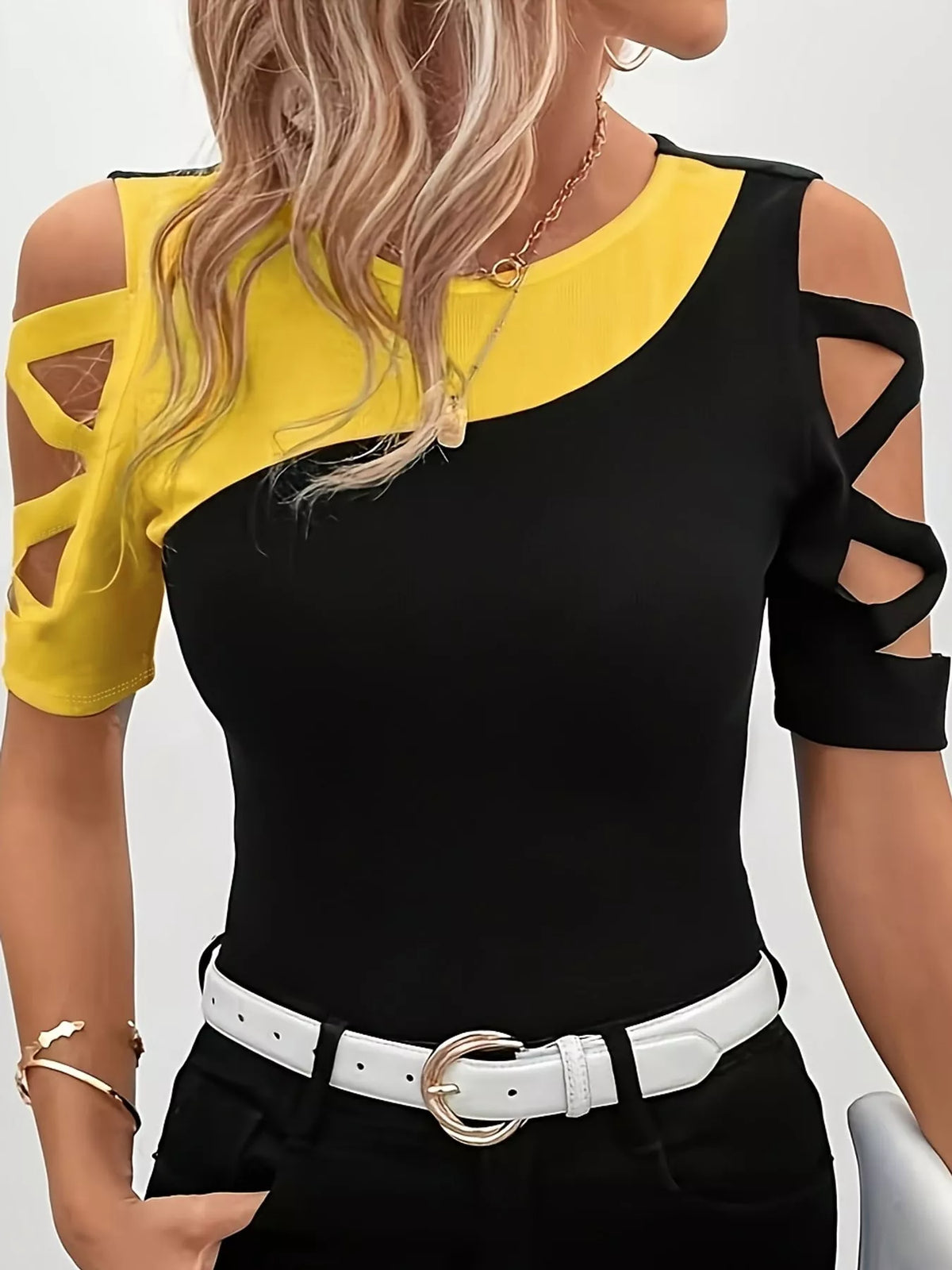 Plus Size Color Block Cutout Sleeve T-Shirt - Black And Yellow - View 5