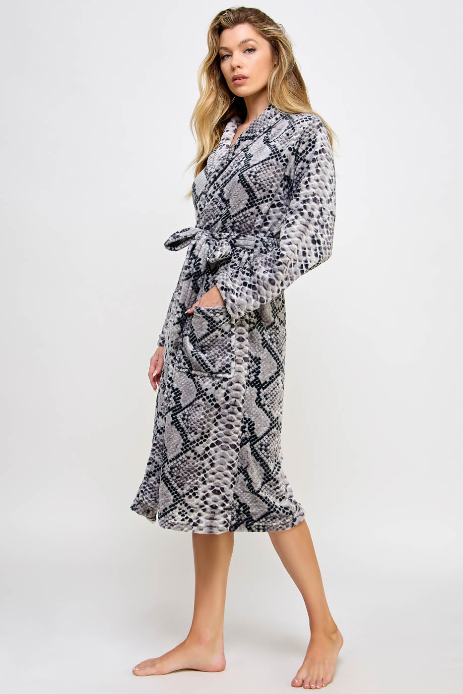 Payton Robe, side view