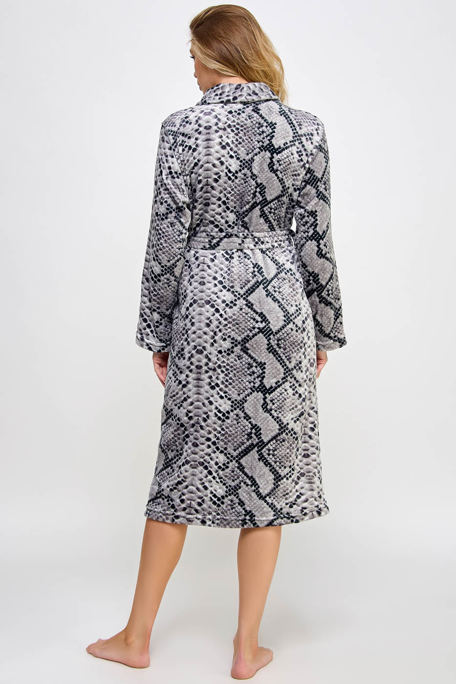 Payton Robe, full length view