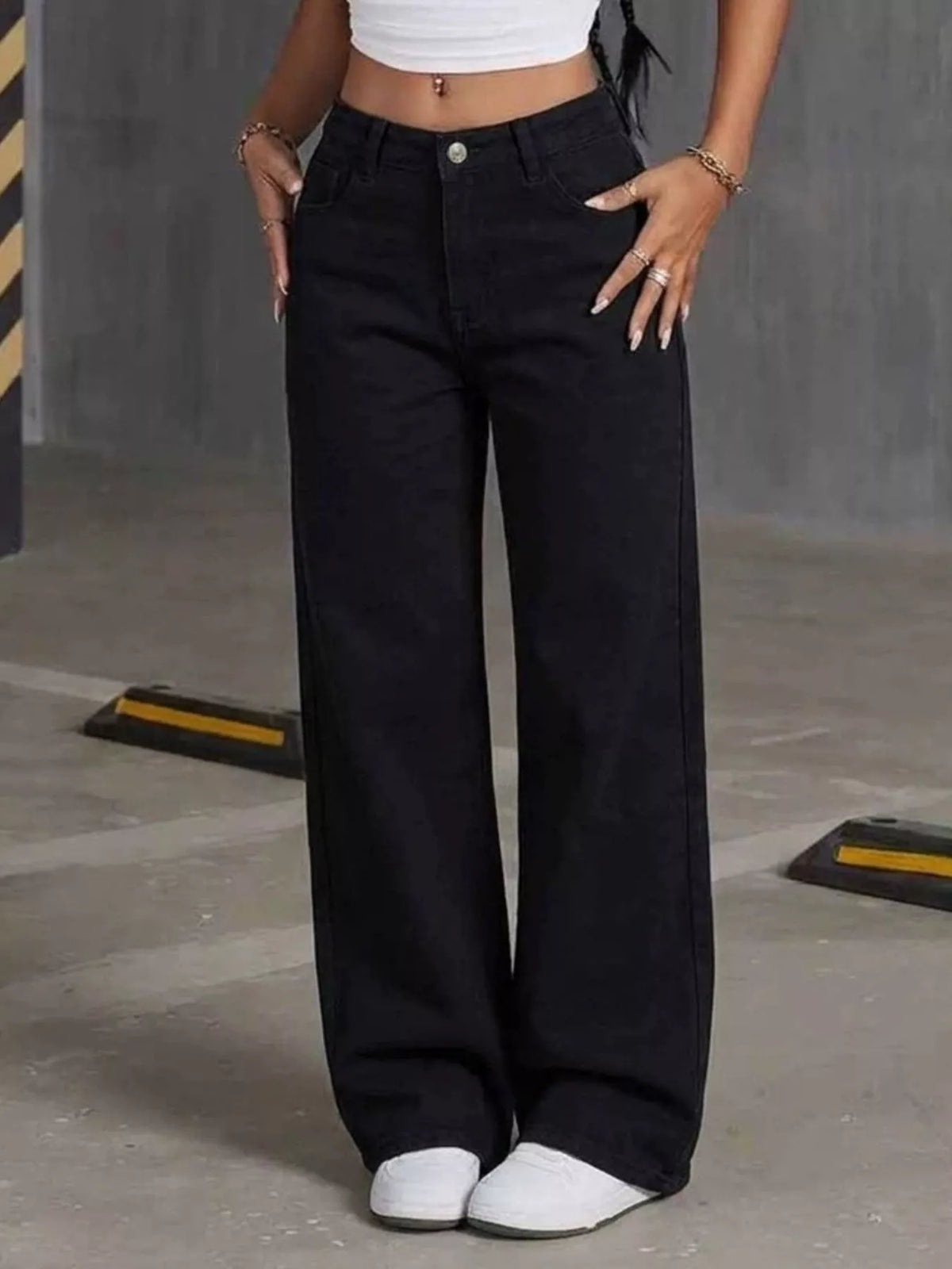 High-Waisted Wide-Leg Jeans - Black - View 1