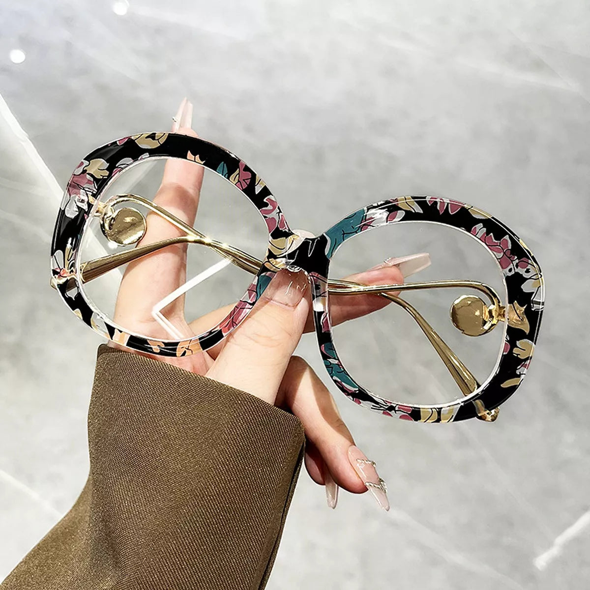 Oversized Round Frame Sunglasses - Transparent lens with floral frame - View 4