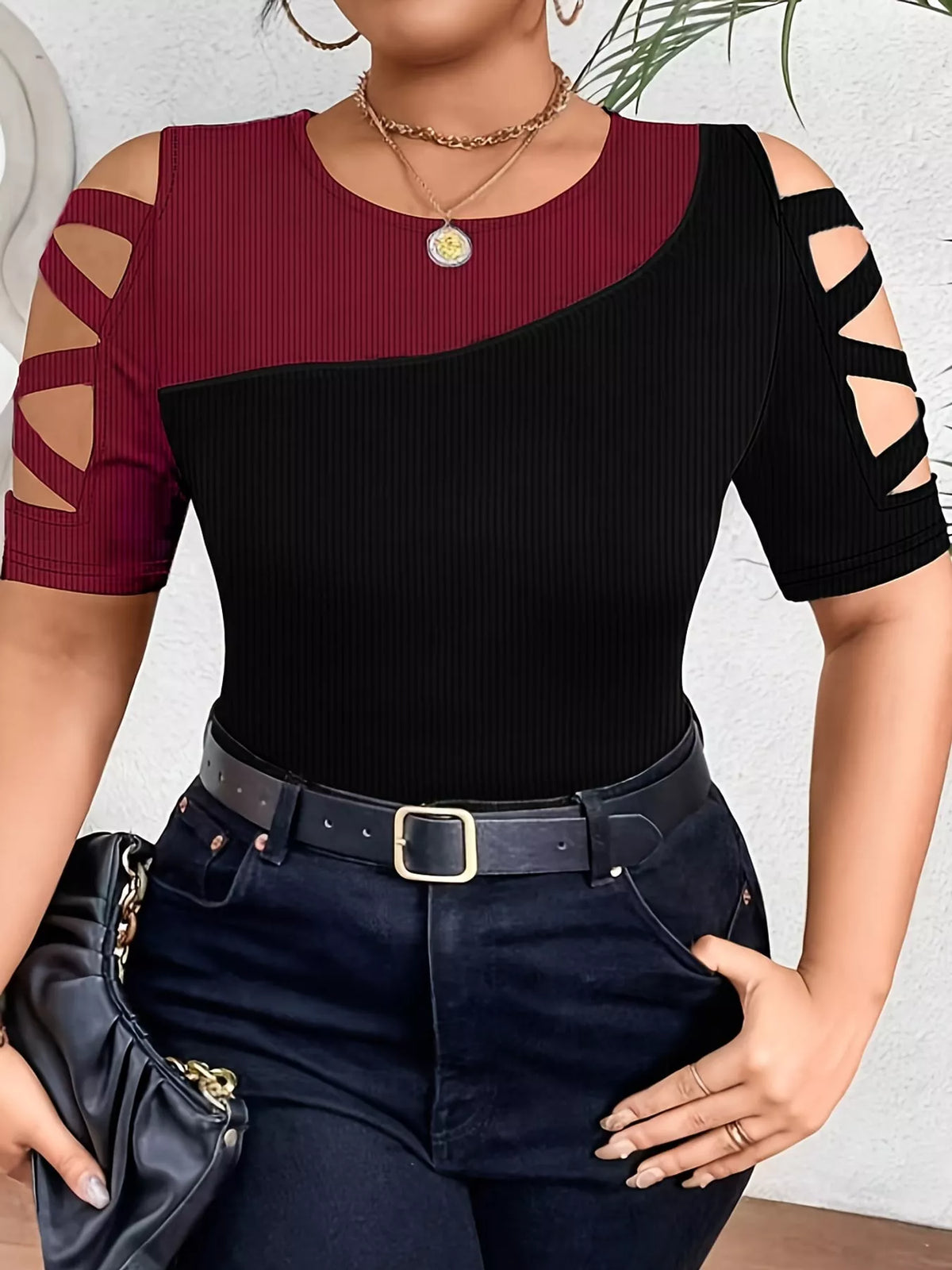 Plus Size Color Block Cutout Sleeve T-Shirt - Black And Red - View 6