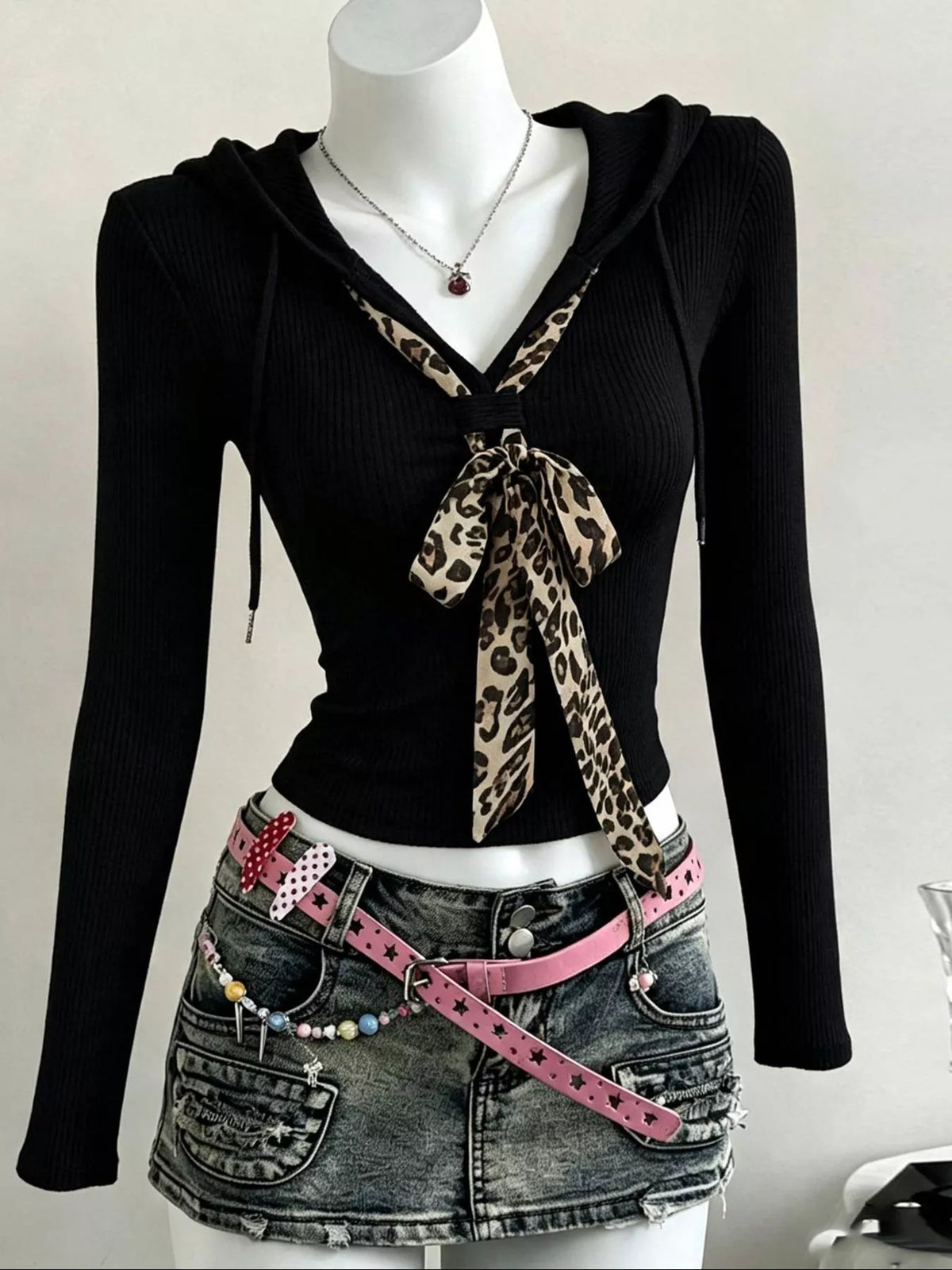 Chic Long Sleeve Hooded T-Shirt with Leopard Scarf Detail - Black - View 1