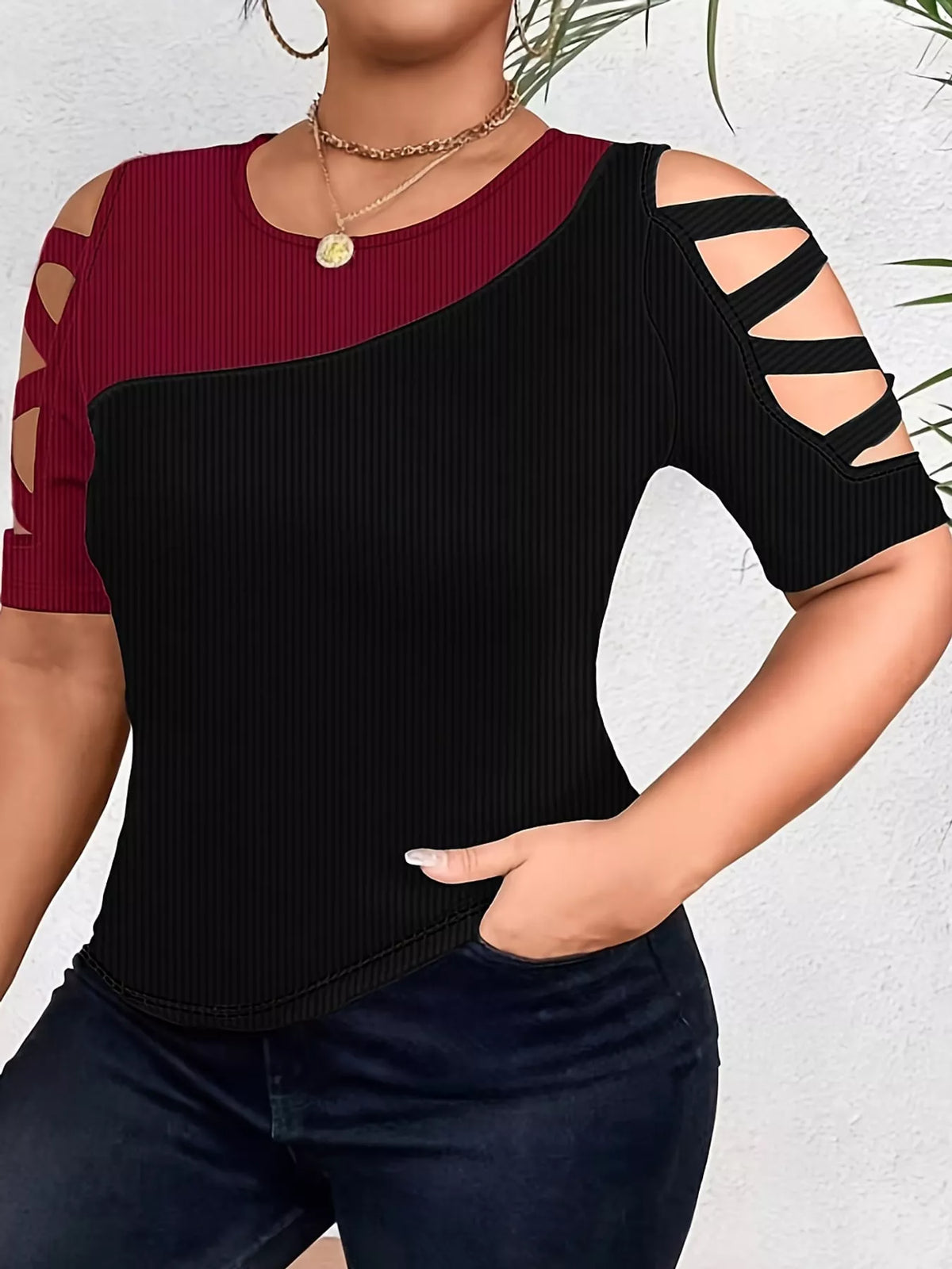 Plus Size Color Block Cutout Sleeve T-Shirt - Black And Red - View 7