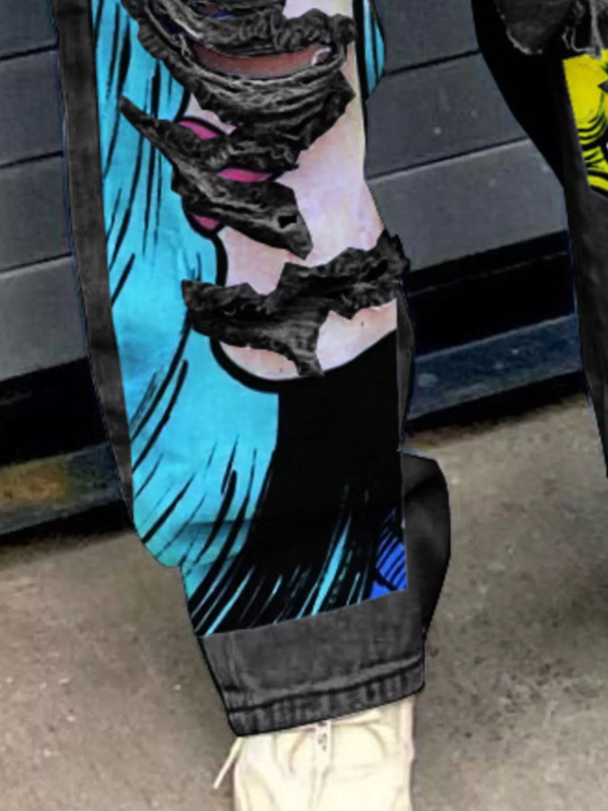 Full Size Pop Art Graphic Distressed Wide-Leg Jeans Plus Size - Black - View 2