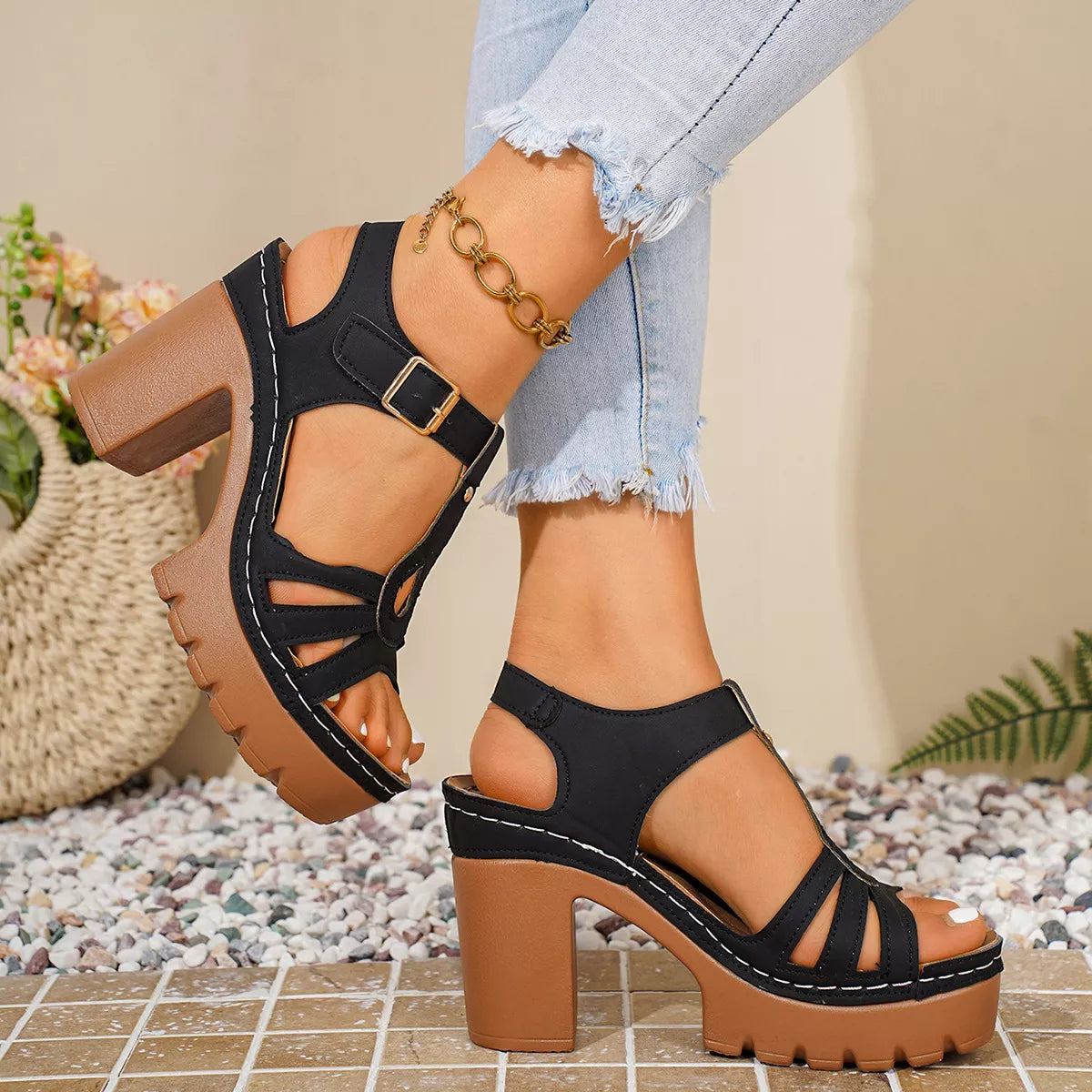 Open Toe Block Heels Sandals - Black - View 7