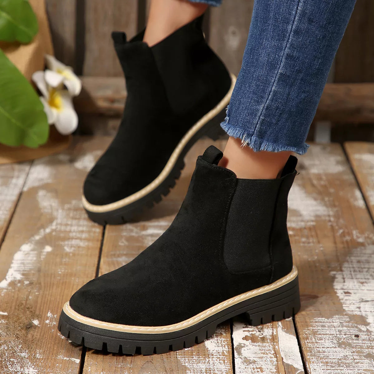 Round Toe Block Heels Boots - Black - View 5