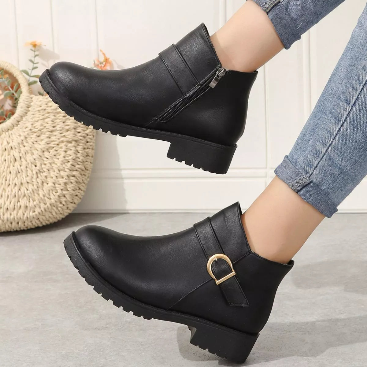 Round Toe Block Heels Boots - Black - View 3