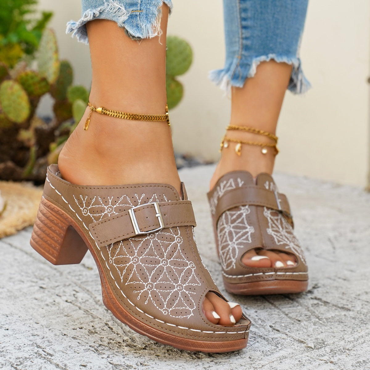 Buckle Decor Block Heel Sandals - Khaki - View 20