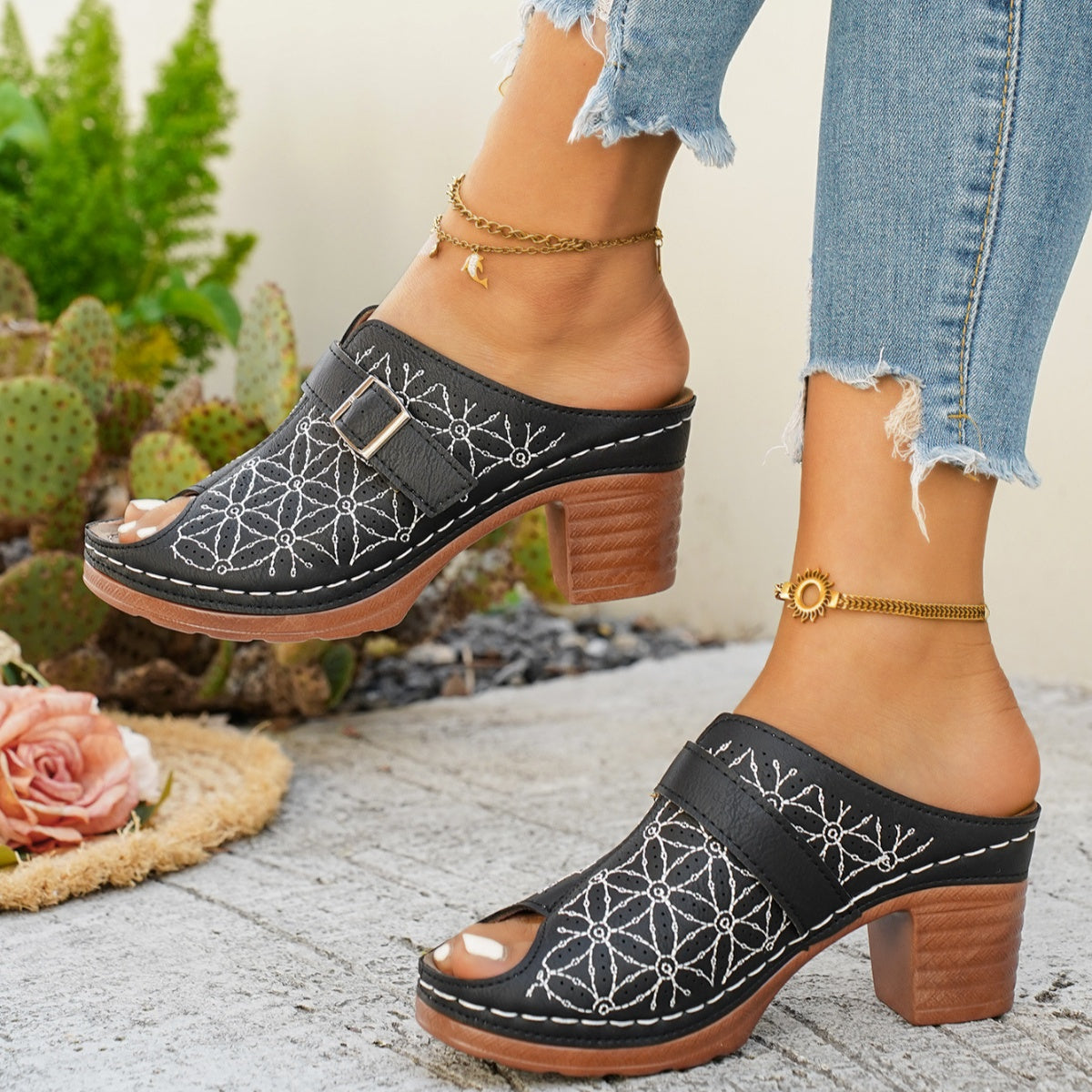 Buckle Decor Block Heel Sandals - Black - View 4