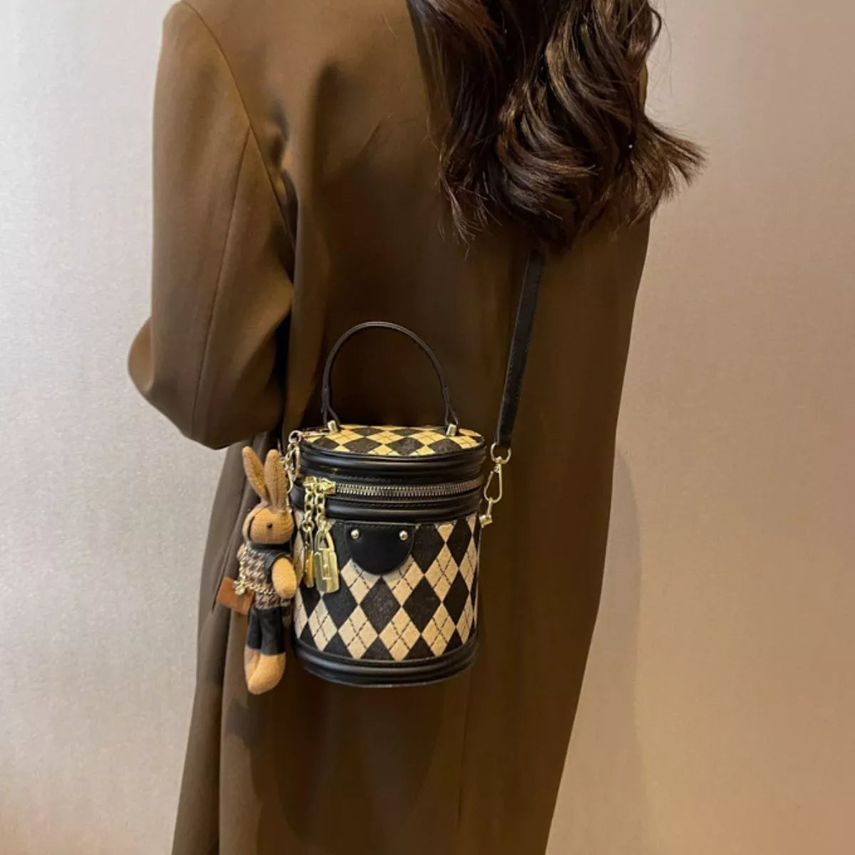 Diamond Pattern Bucket Crossbody Bag - Black - View 2