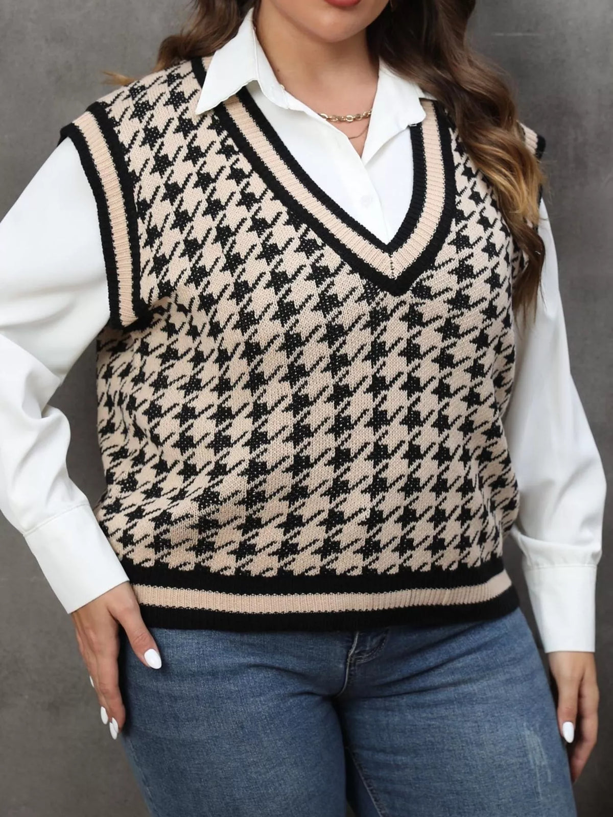 Plus Size Houndstooth V-Neck Knit Sweater Vest - Apricot - View 3
