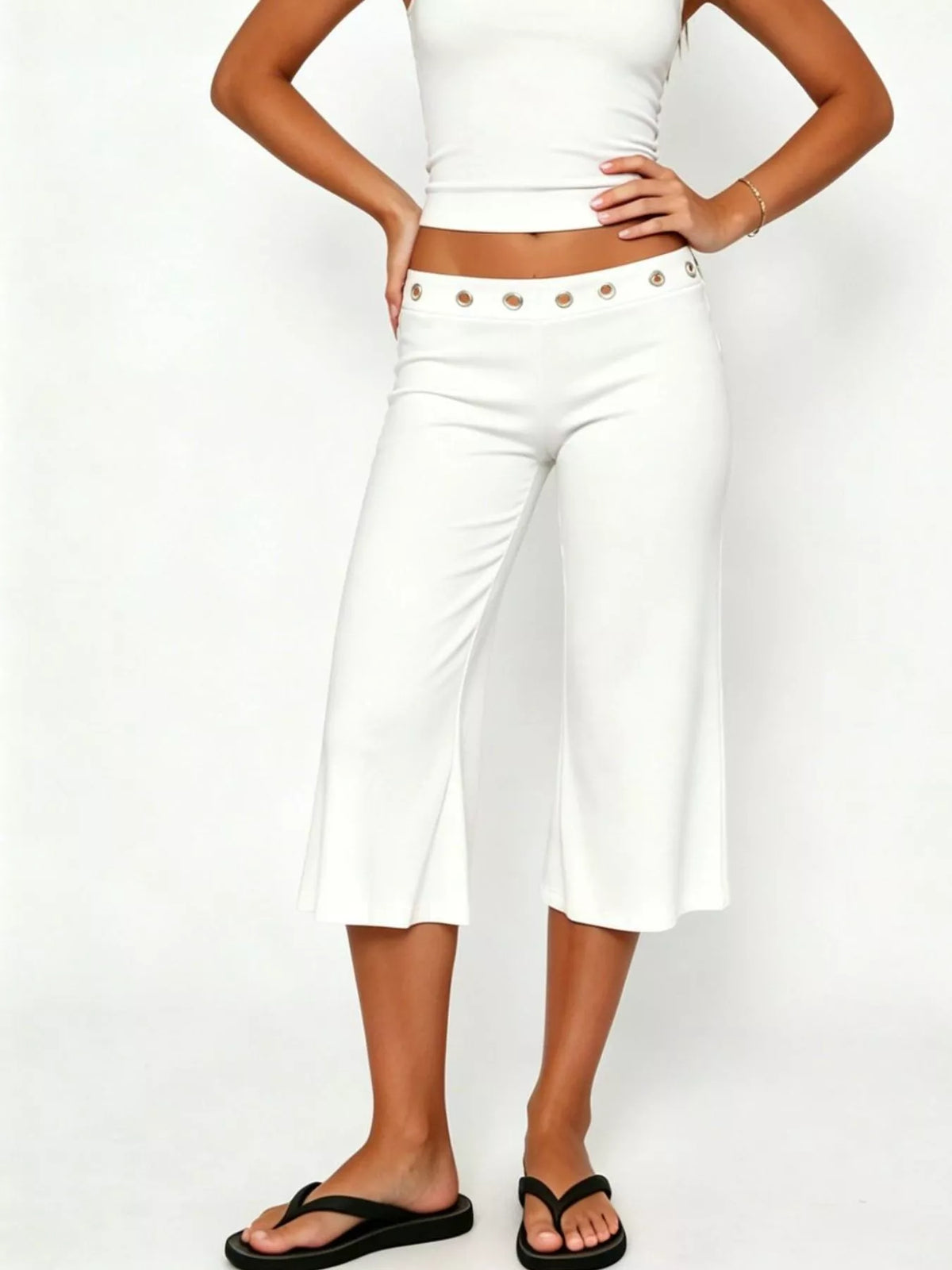 Mid Rise Capris Pants - White - View 13