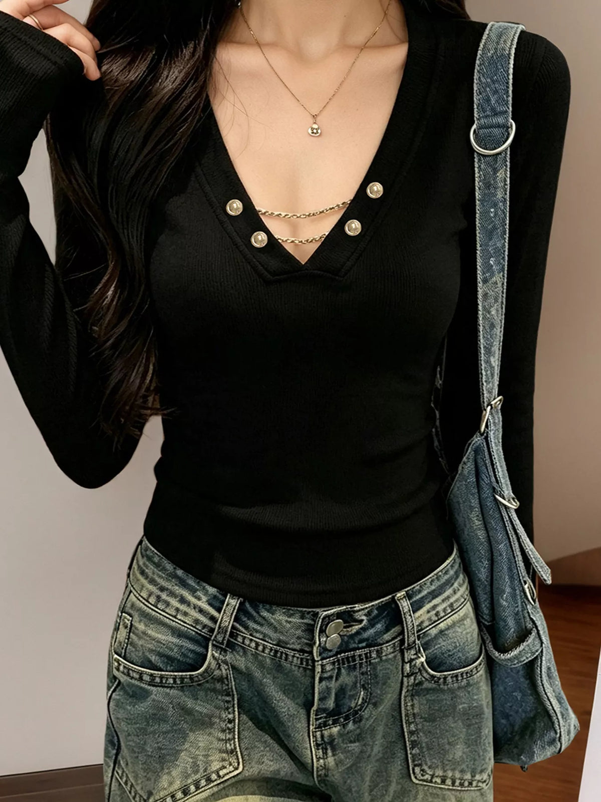 Decorative Pearl Buttons V-Neck Long Sleeve T-Shirt - Black - View 2