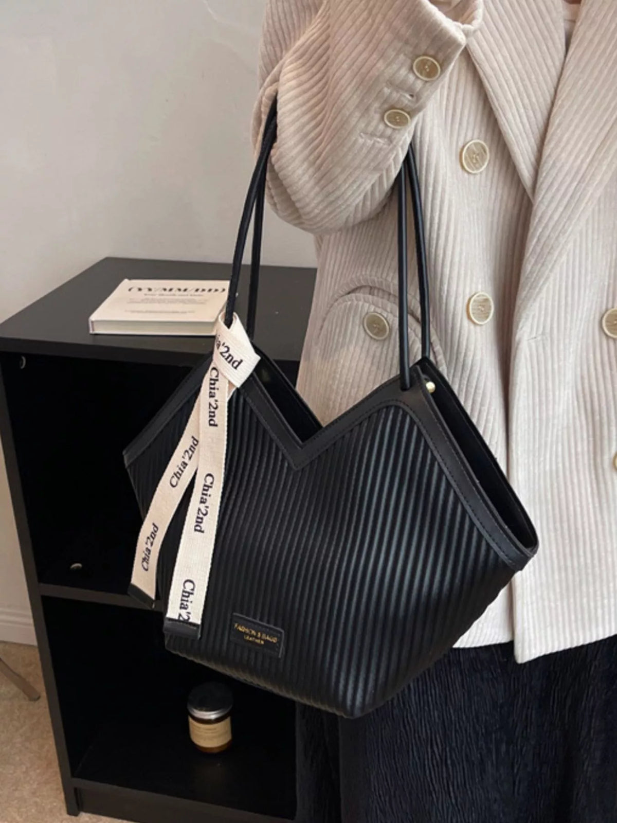 Textured Leather Shoulder Bag - Black - View 7