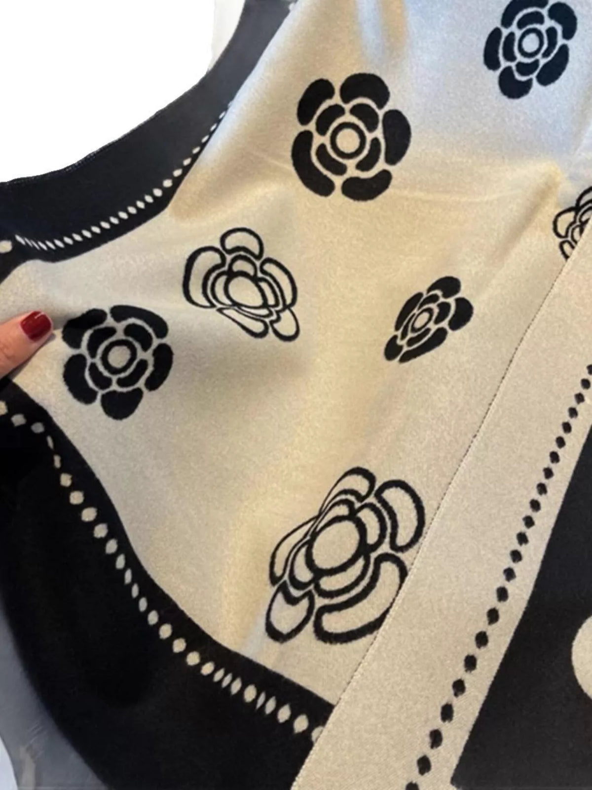 Floral Pattern Raw Hem Scarf - Black - View 4