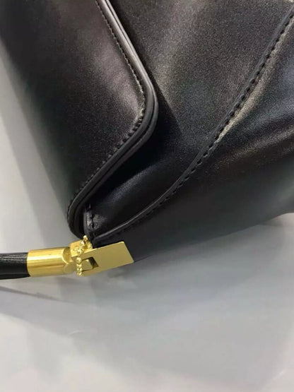 Leather Shoulder Bag with Golden Clasp - Black - View 5