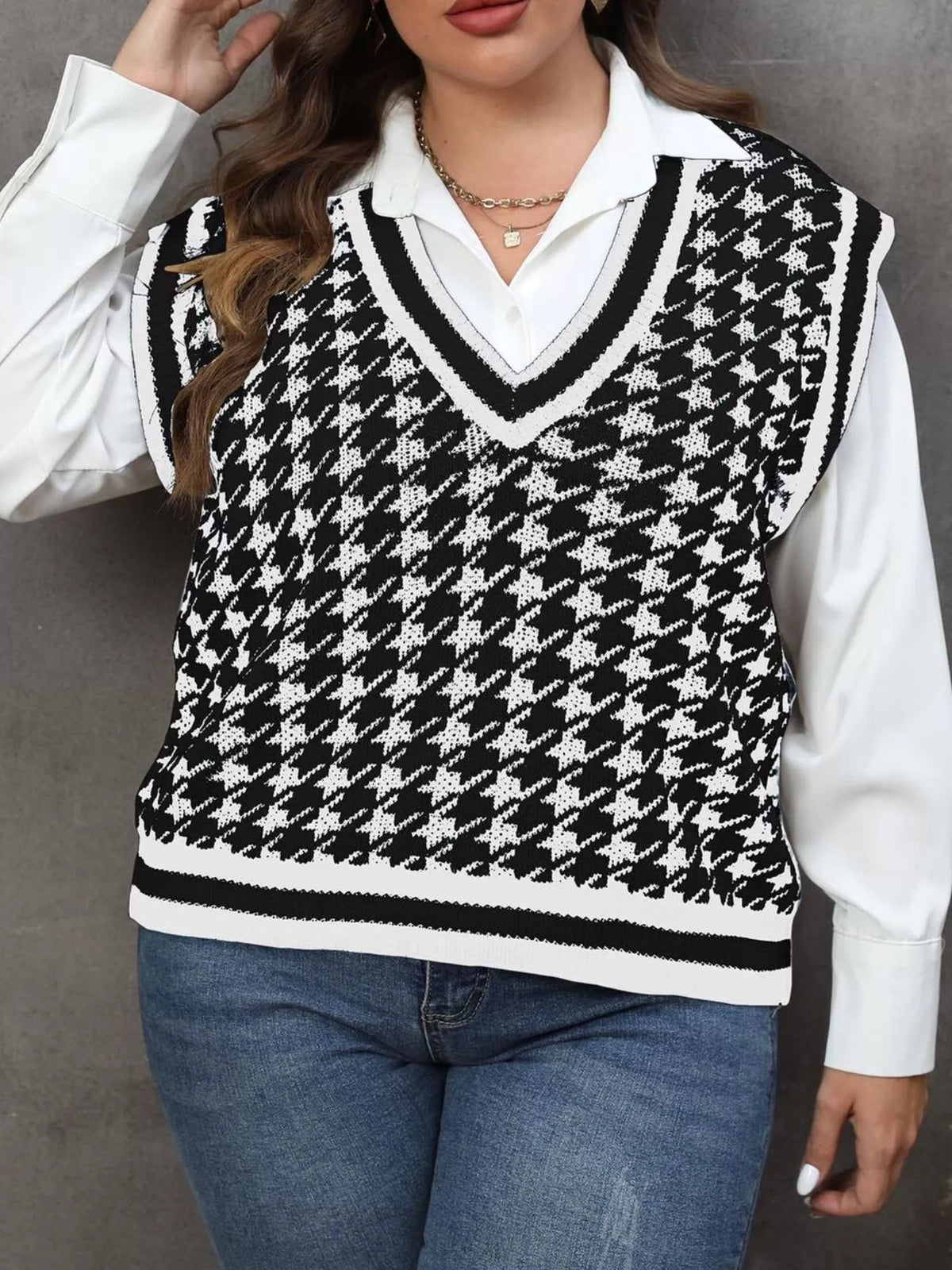 Plus Size Houndstooth V-Neck Knit Sweater Vest - Black - View 2