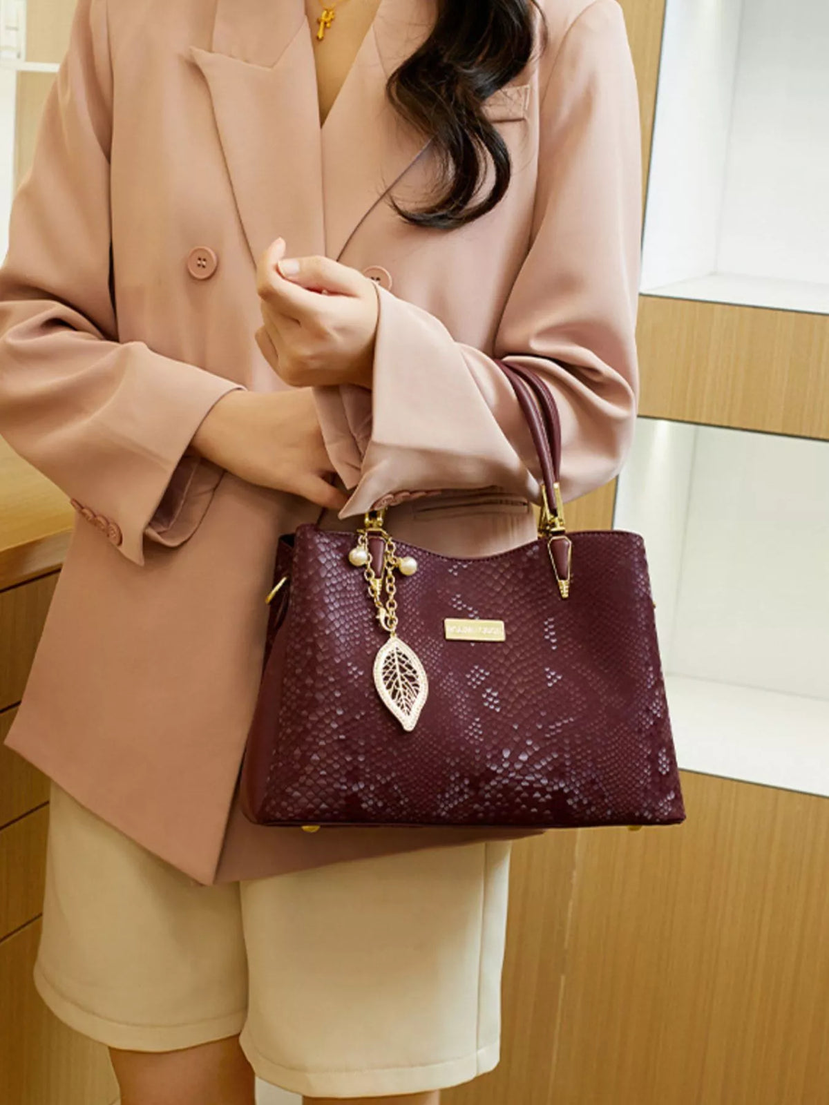 Snakeskin Texture Handbag - Wine Red - View 3