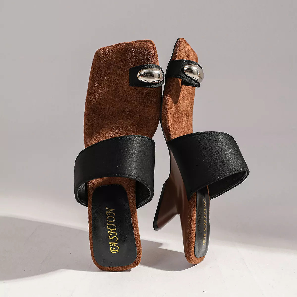 Toe Loop Block Heels Sandals - Black - View 2