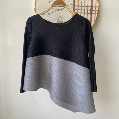Fashionable Loose Irregular T-Shirt and Nine-Quarter Pants Set with Pleated Design, Comfortable and Slimming for Summer