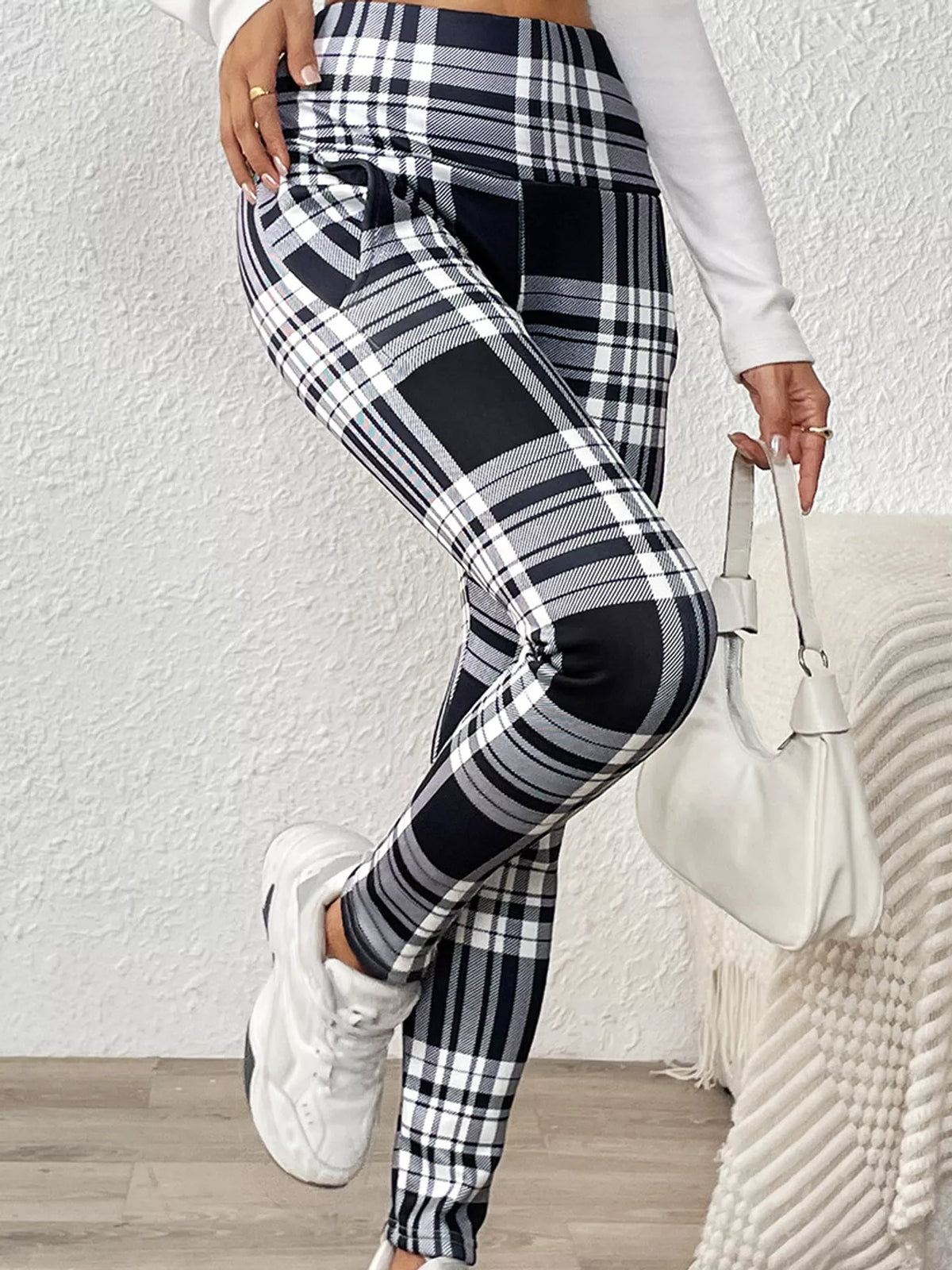 High-Waisted Plaid Slim-Fit Leggings - Black - View 1