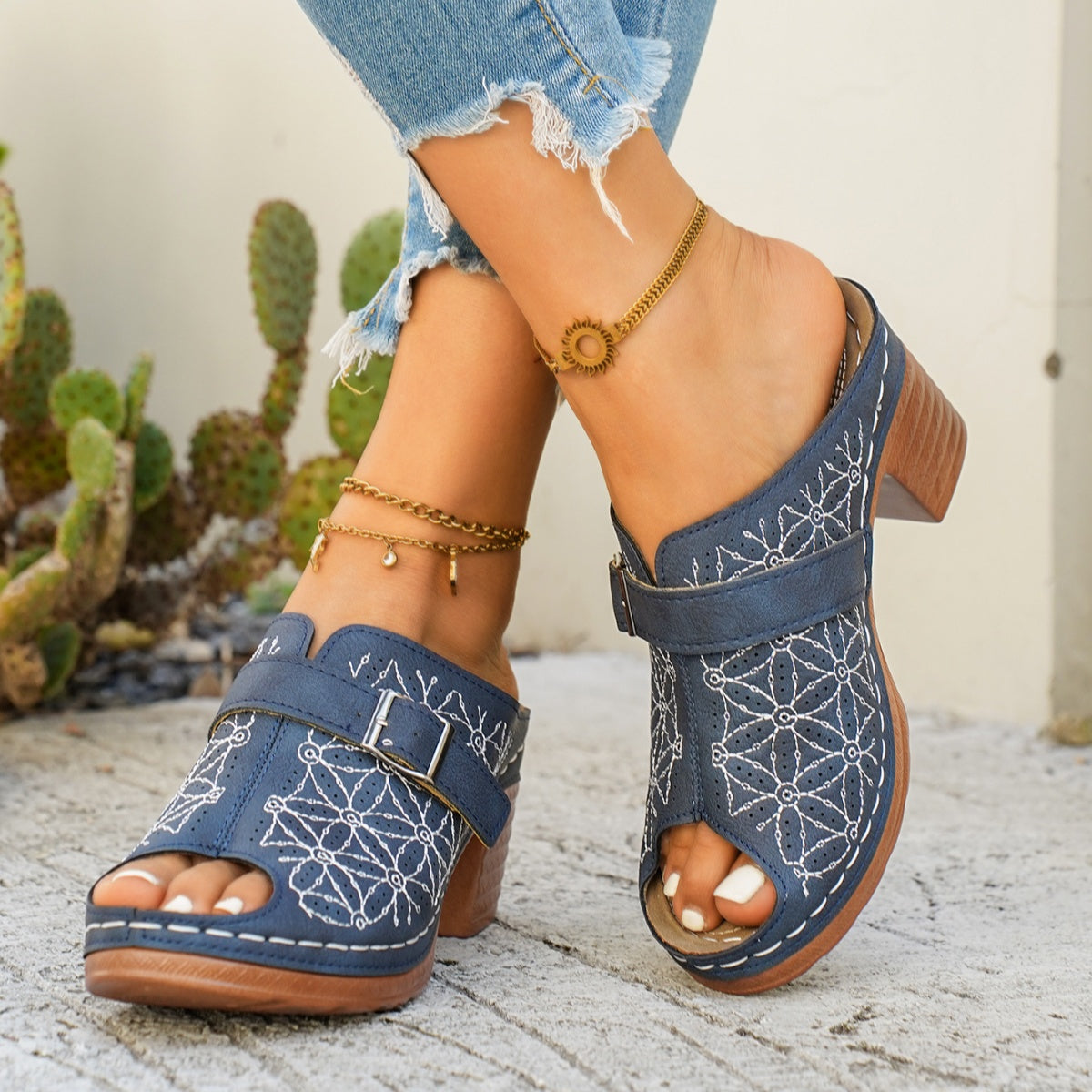 Buckle Decor Block Heel Sandals - Blue - View 9