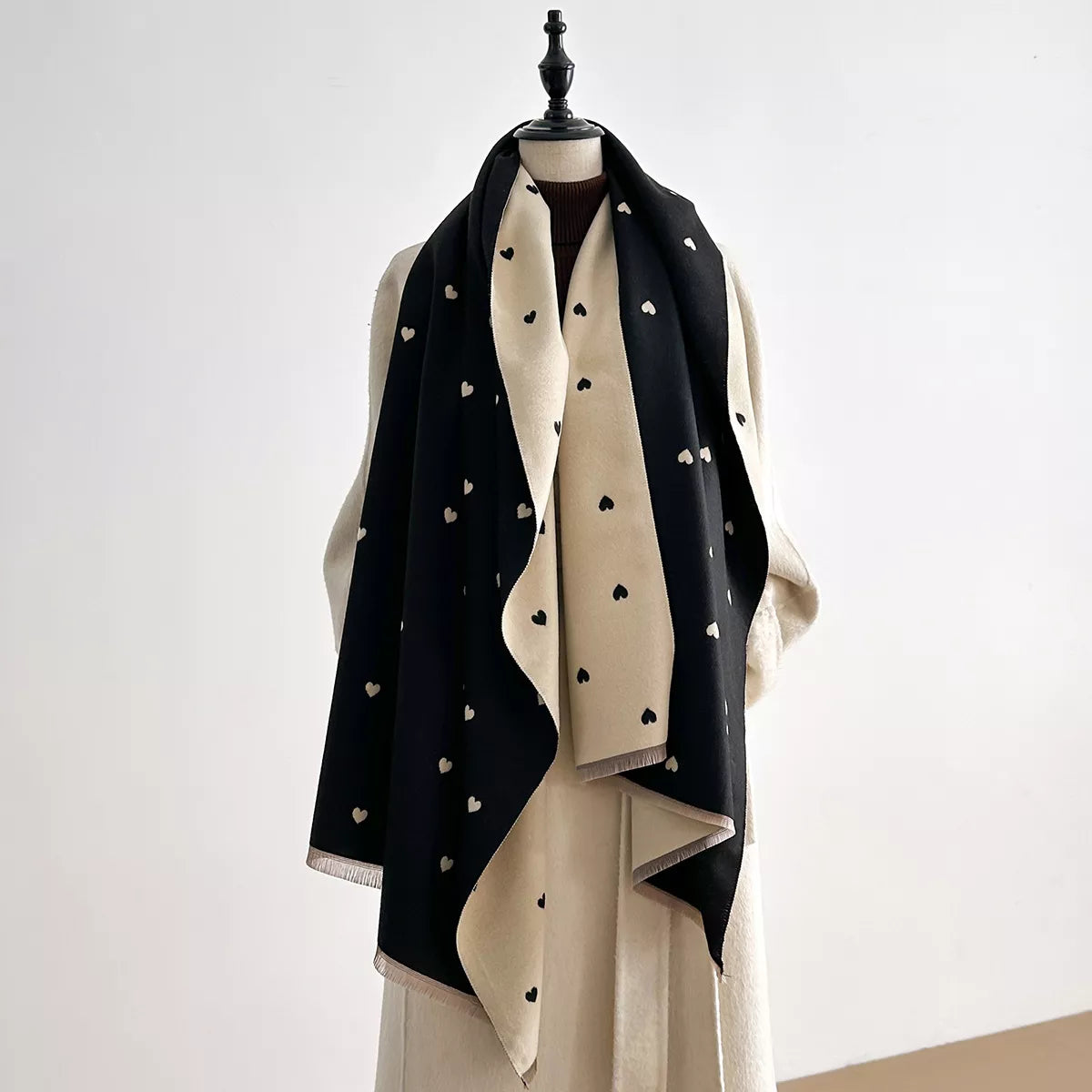 Heart-Patterned Raw Hem Winter Scarf - Black - View 3
