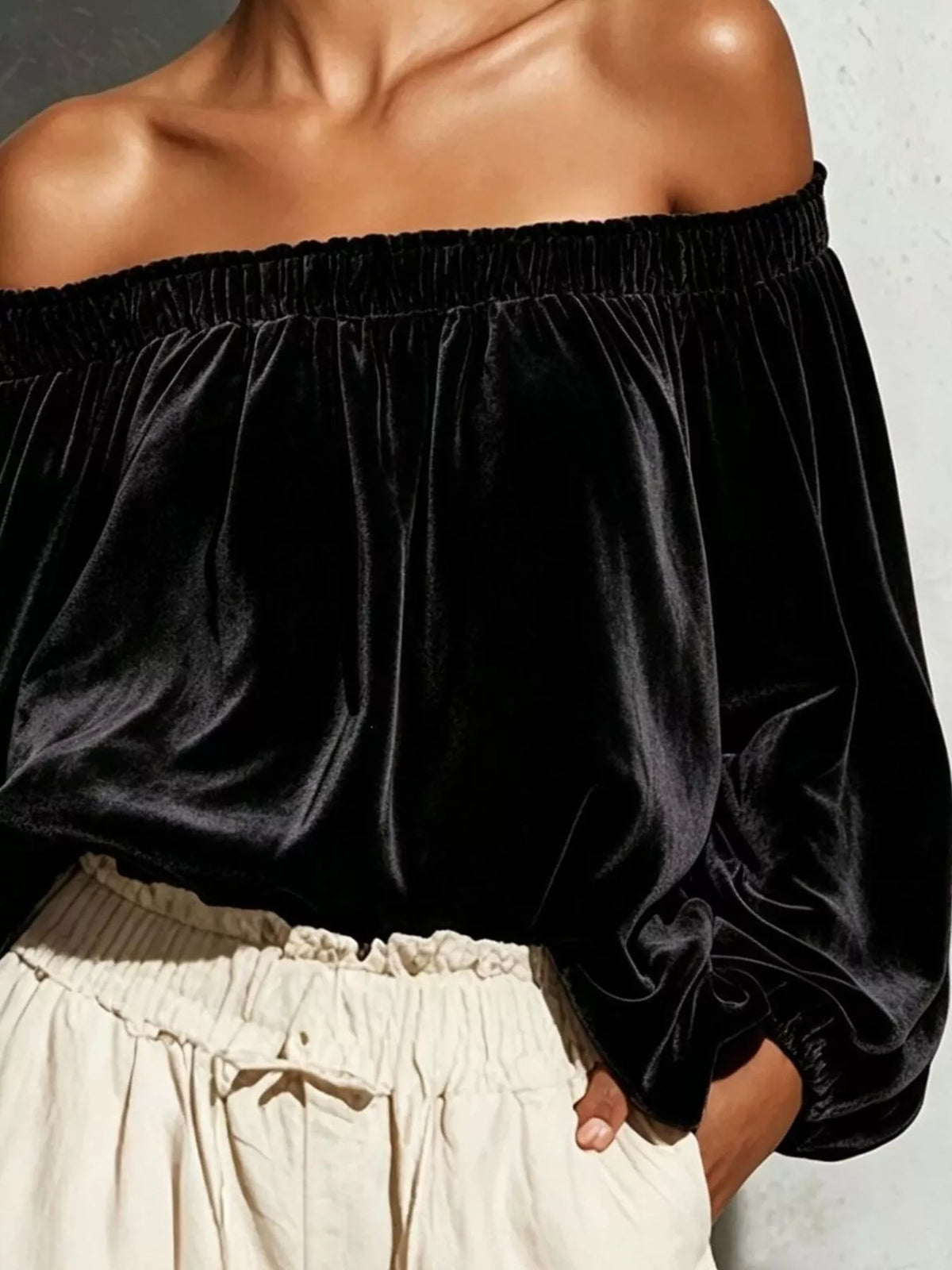 Off-Shoulder Velvet Long Sleeve T-Shirt - Black - View 2