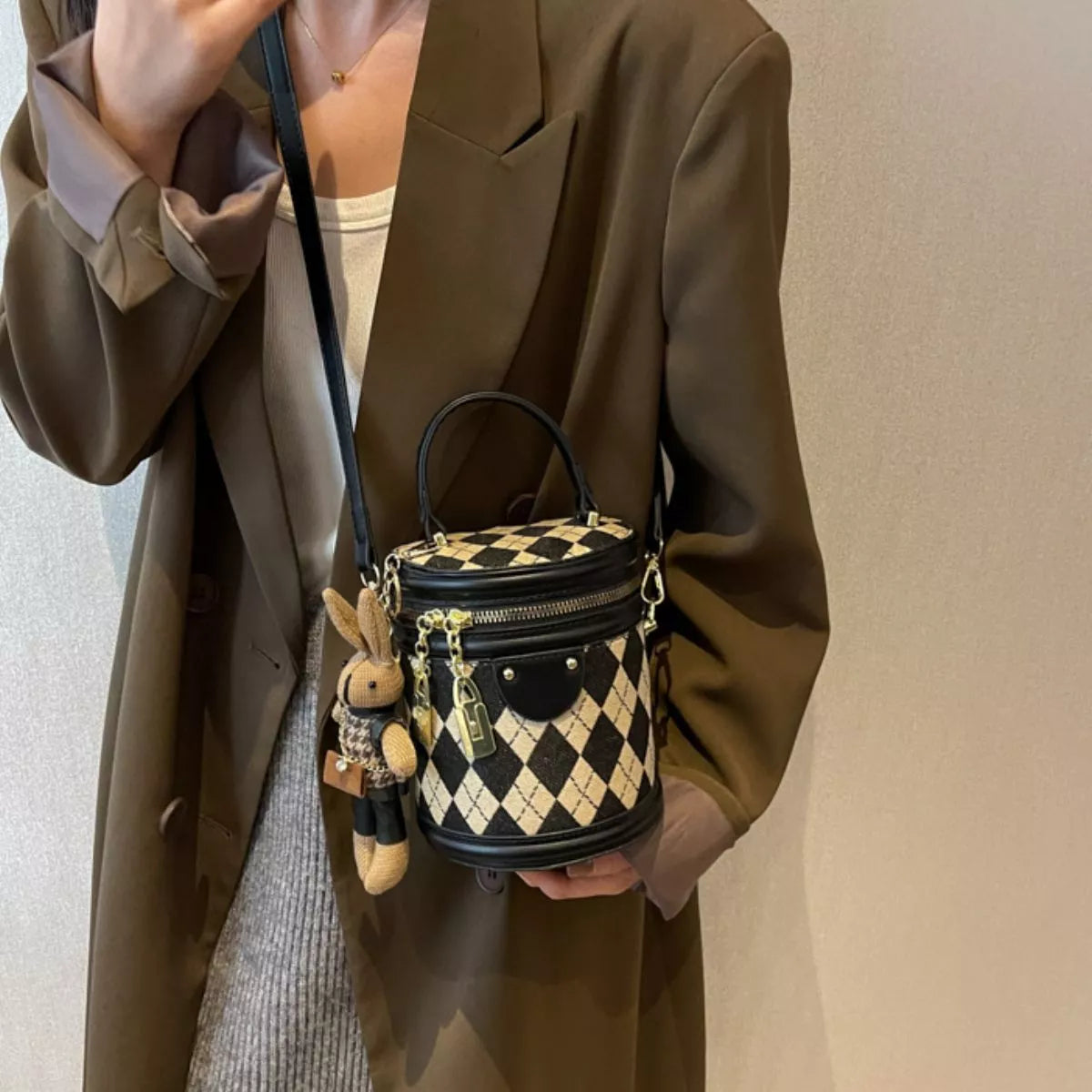 Diamond Pattern Bucket Crossbody Bag - Black - View 3