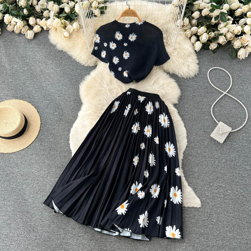 Girls Wearing Summer Tie-Dye Short T-Shirt Tops High Waist Pleated Skirt 2 Piece Set