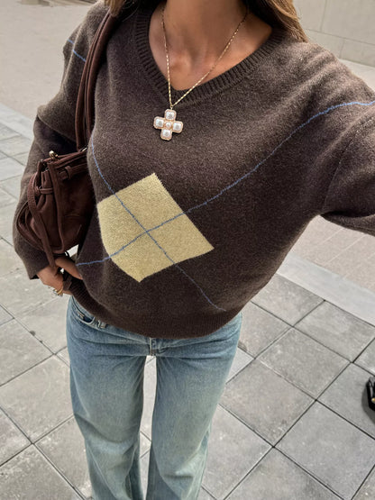 Argyle Pattern V-Neck Knit Sweater - Brown - View 4