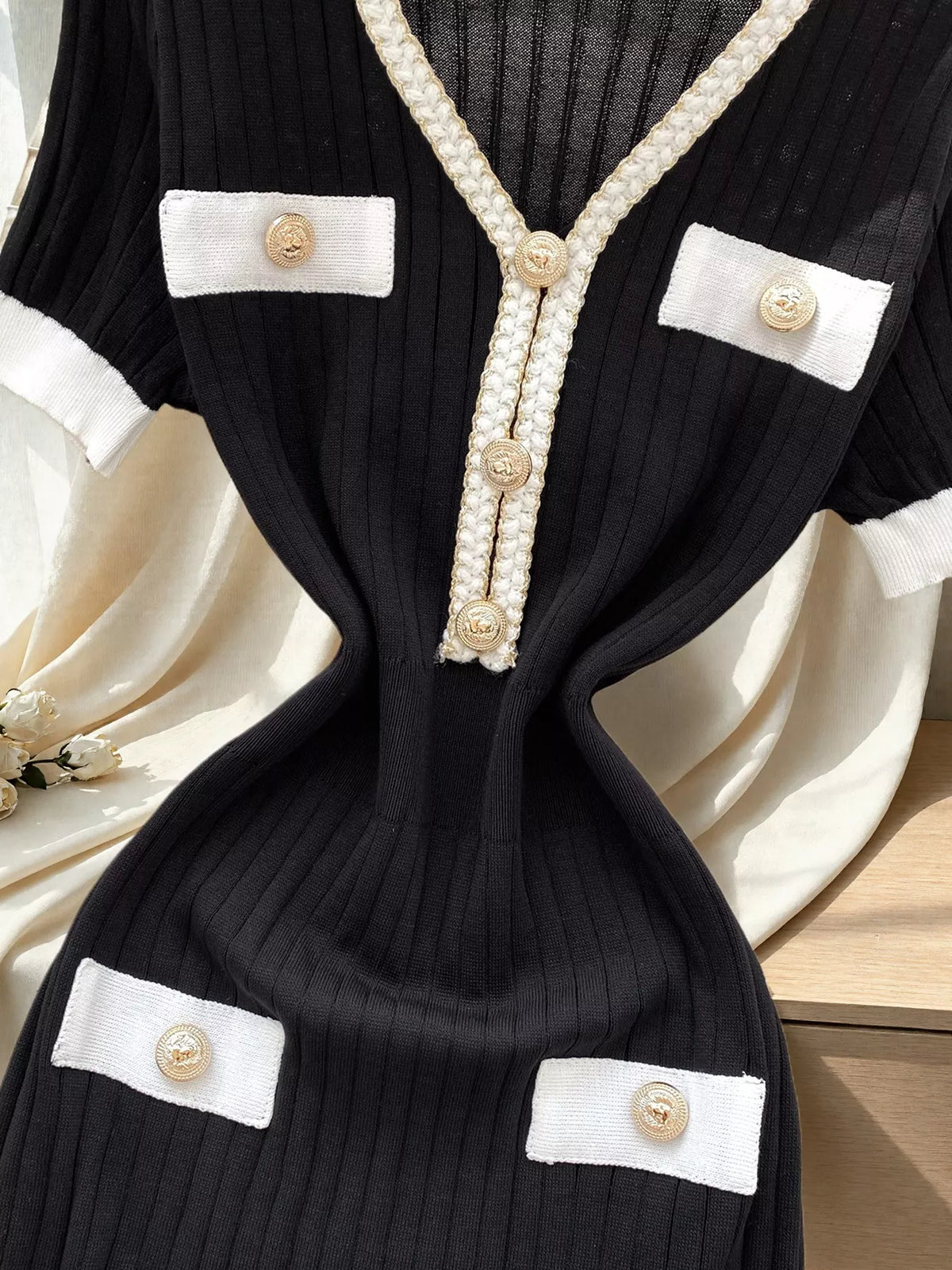 Ruffled Hem V-Neck Ribbed Knit Dress - Black - View 3