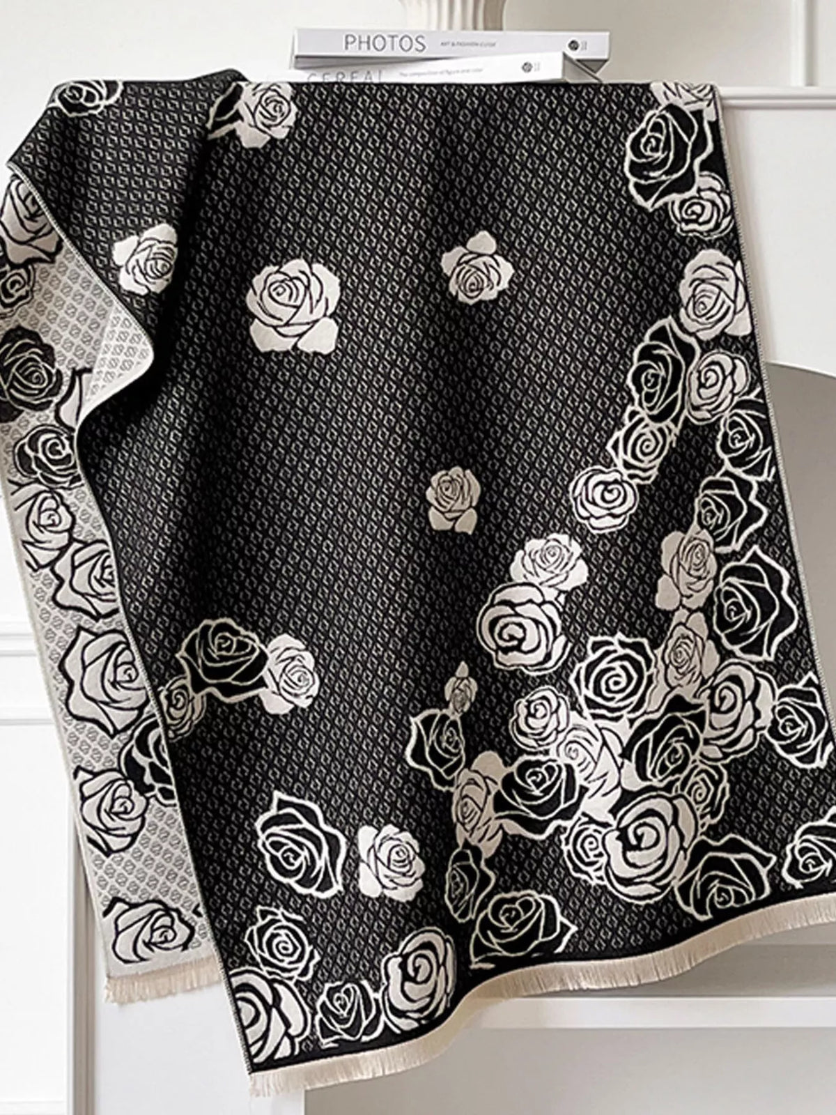 Rose Pattern Warm Scarf - Black - View 4