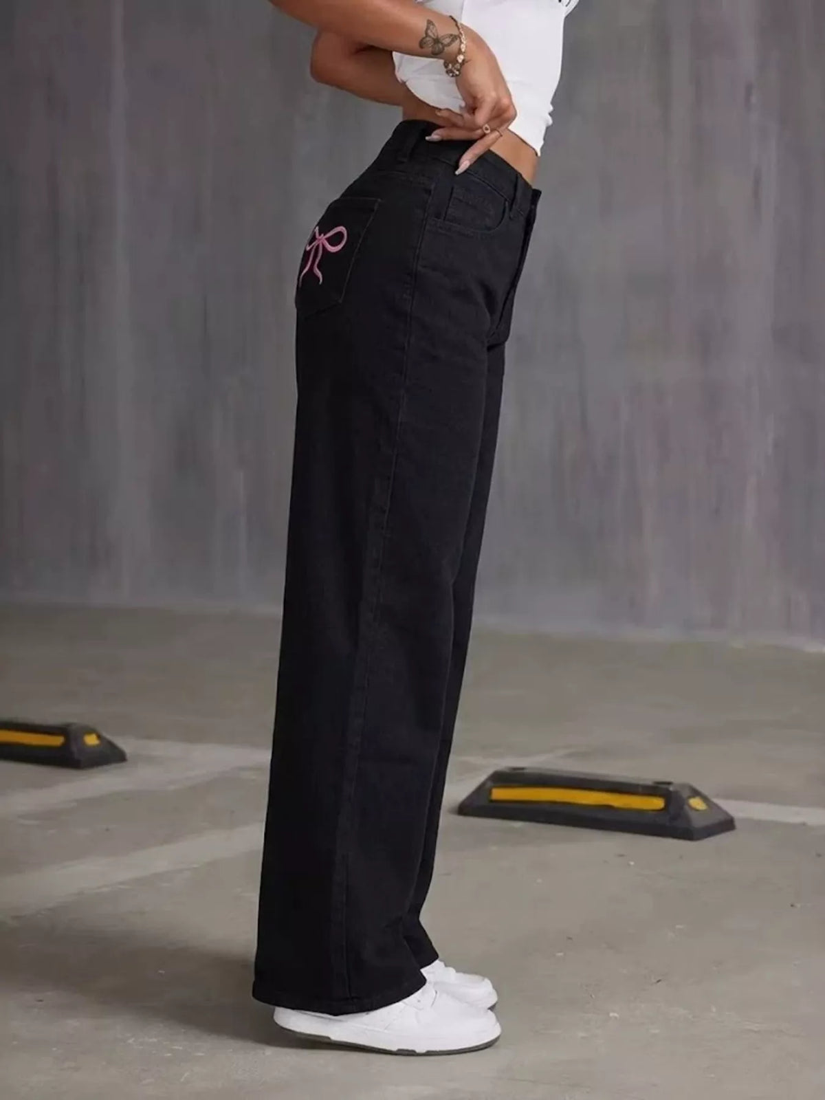 High-Waisted Wide-Leg Jeans - Black - View 2