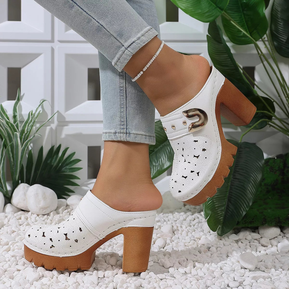 Round Toe Block Heels Sandals - White - View 4