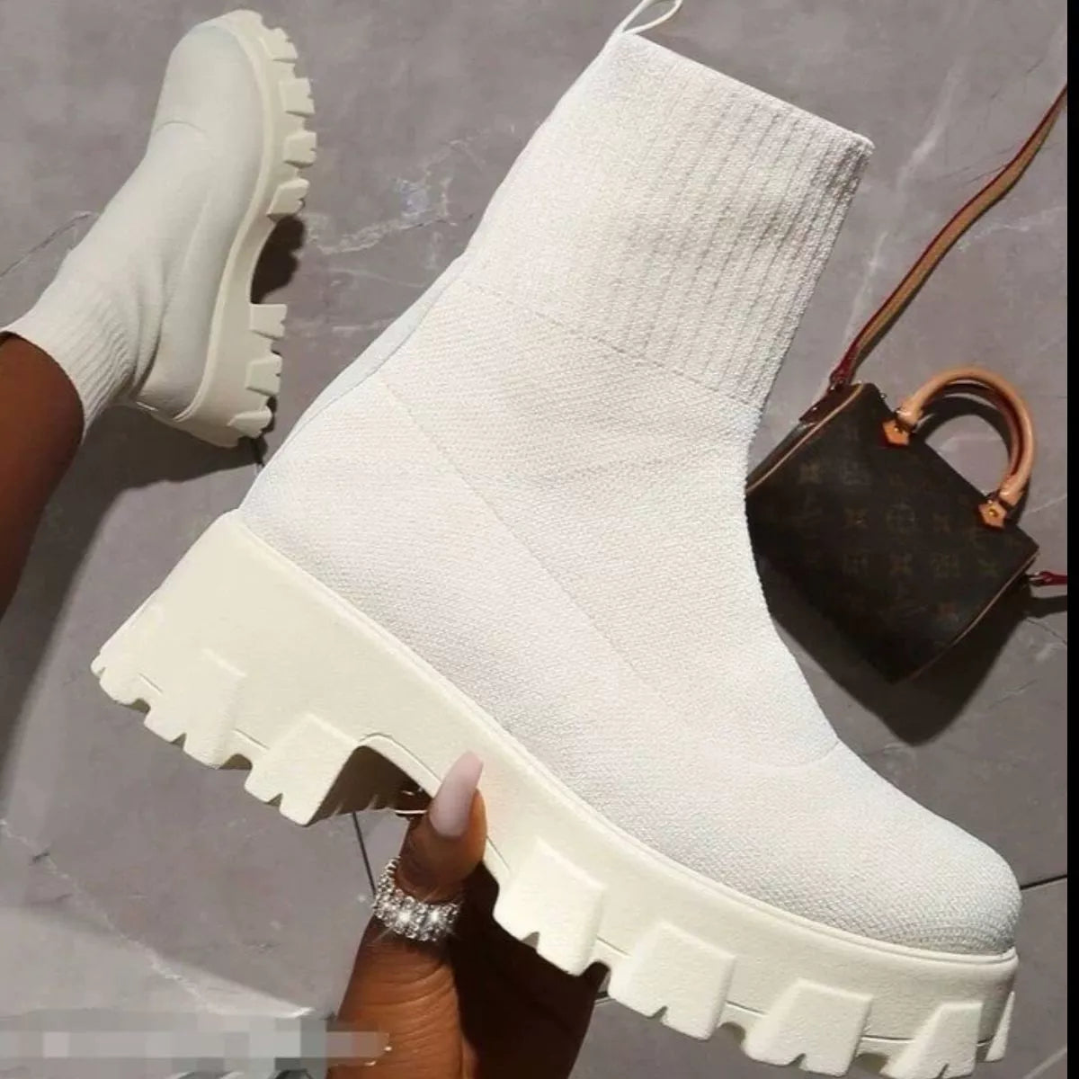 Round Toe Block Heels Boots - White - View 3