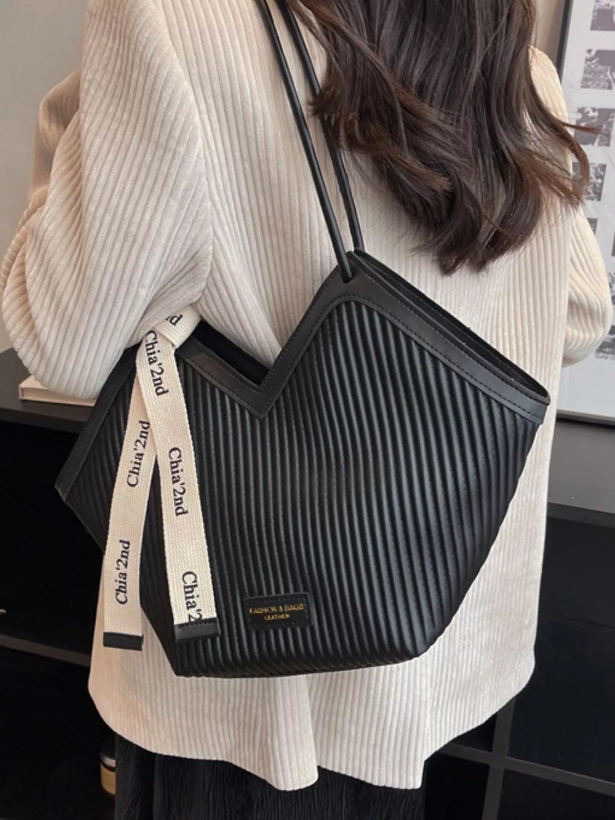 Textured Leather Shoulder Bag - Black - View 5