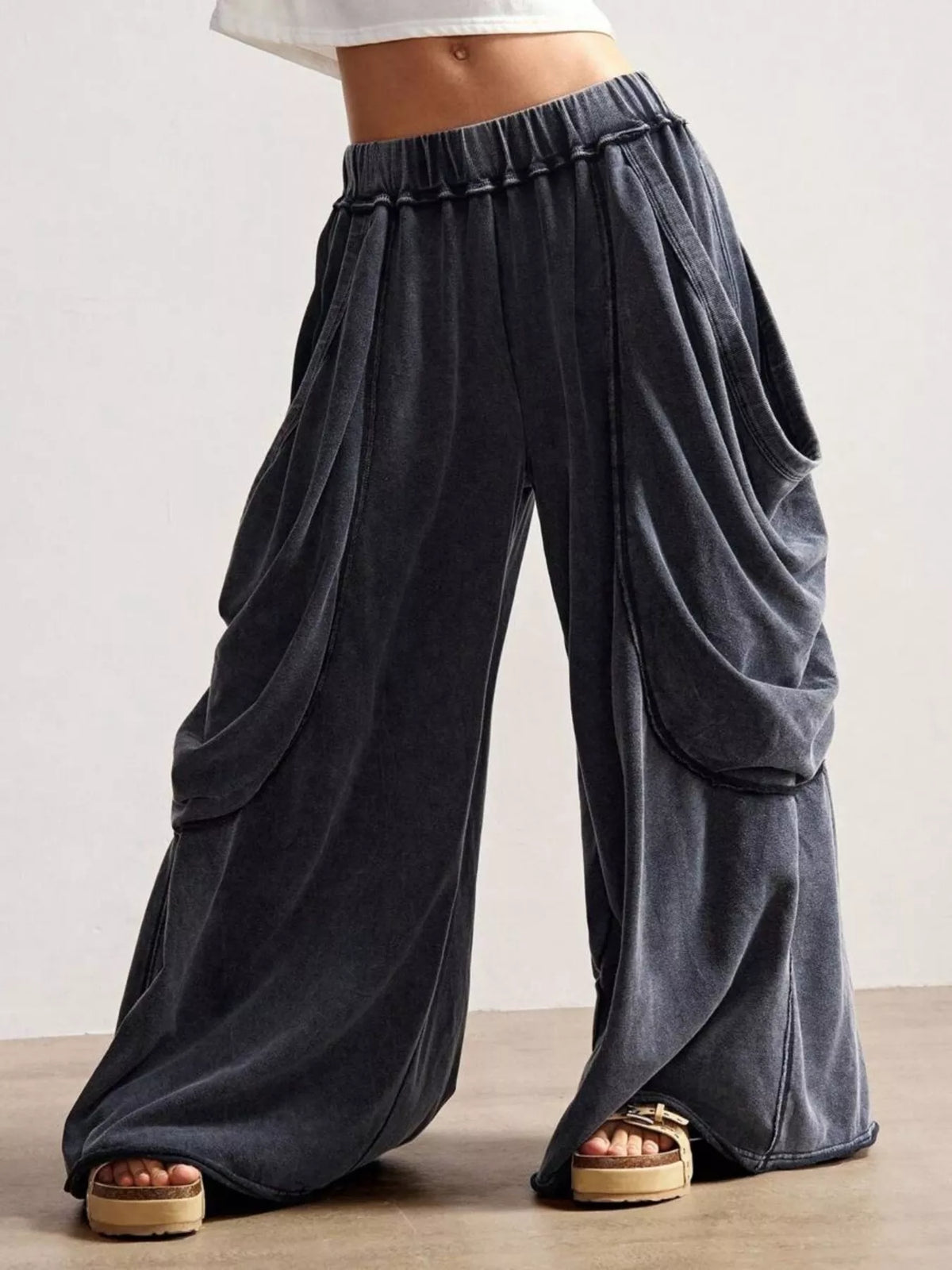 Oversized Wide-Leg Cargo Pants - Black - View 1