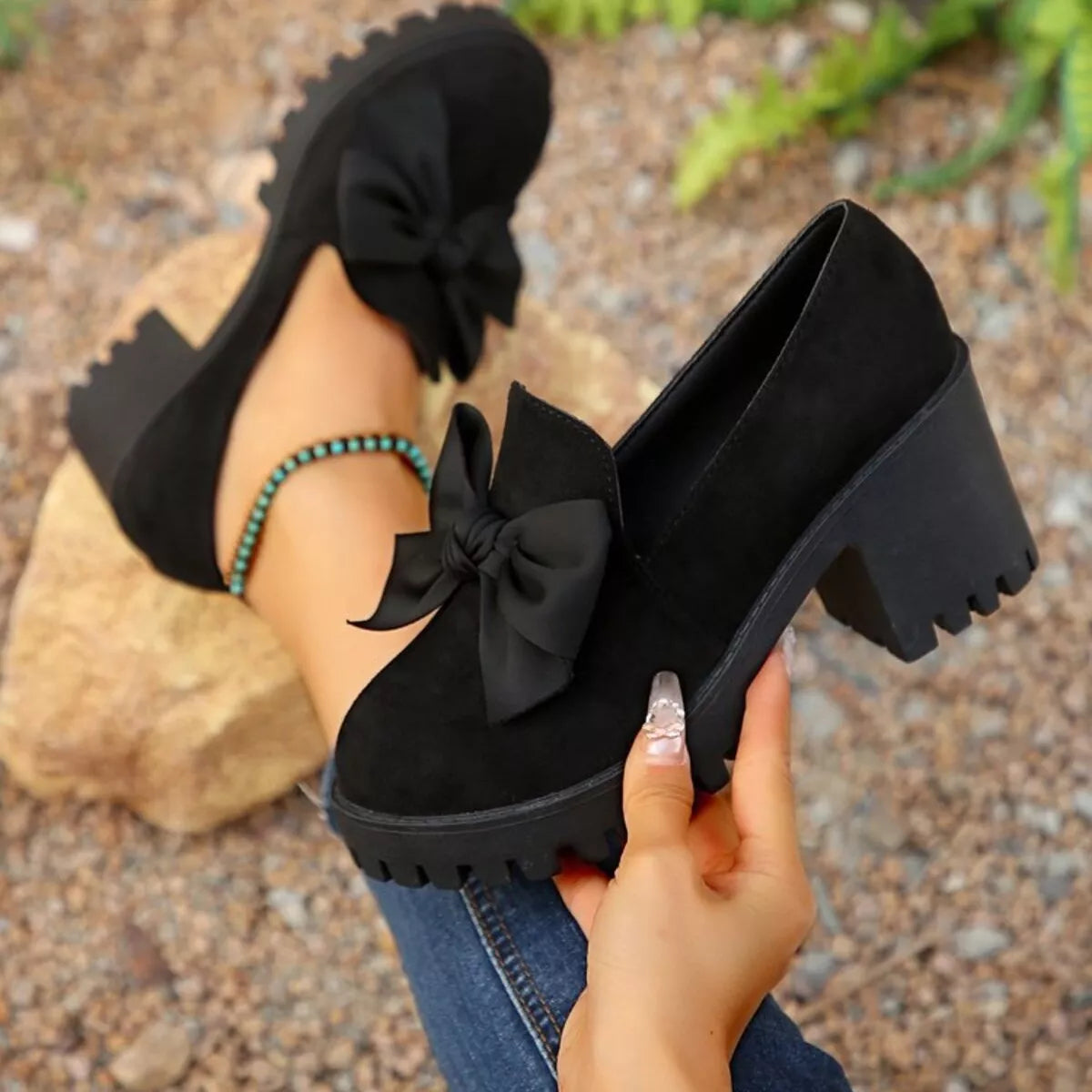 Round Toe Block Heels Pumps - Black - View 4
