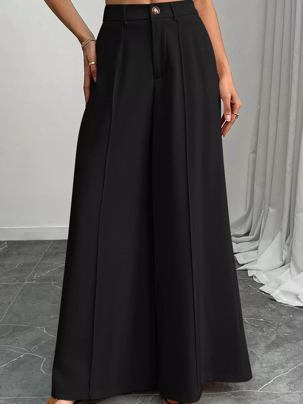 High-Waisted Wide-Leg Pants - Black - View 4
